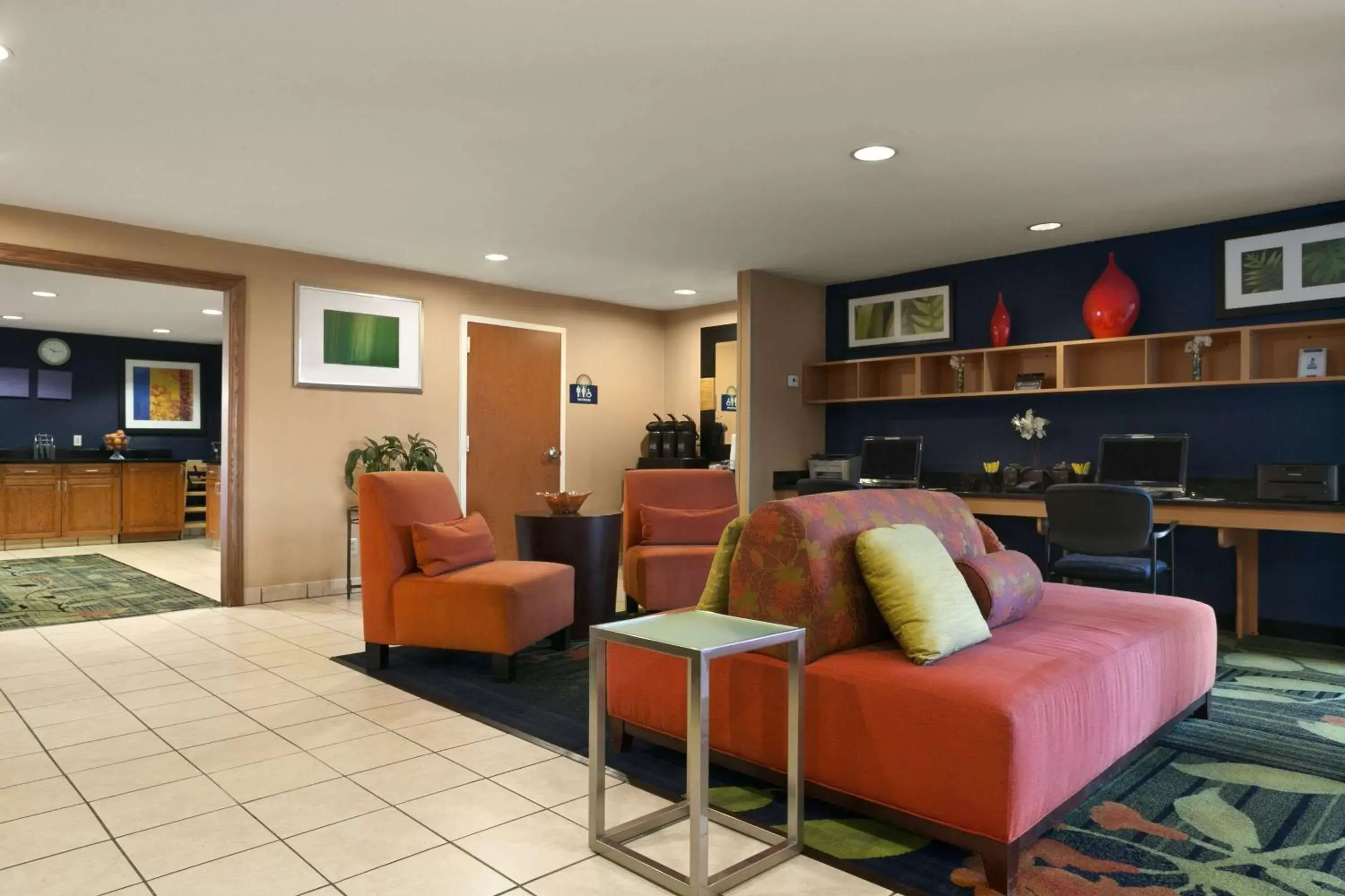 Lobby or reception, Lounge/Bar in Days Inn by Wyndham Chattanooga/Hamilton Place