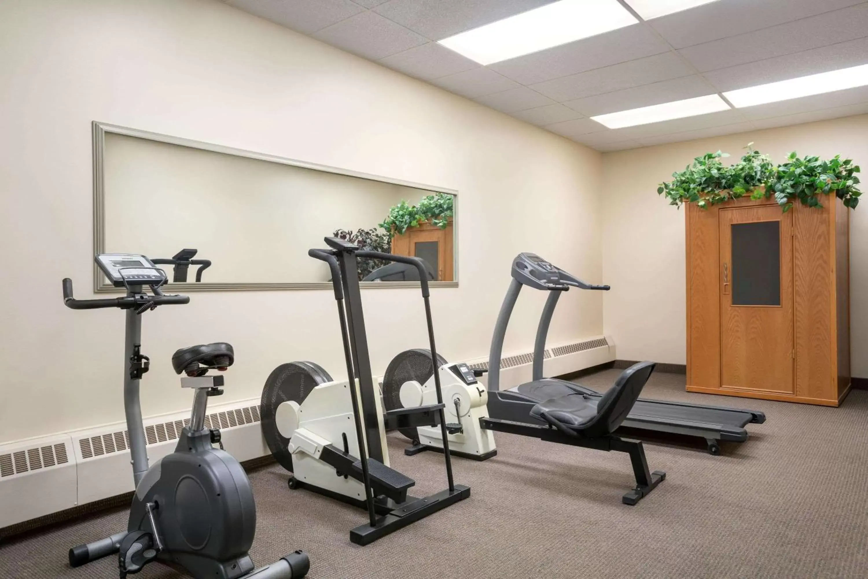 Fitness centre/facilities, Fitness Center/Facilities in Baymont by Wyndham Medicine Hat