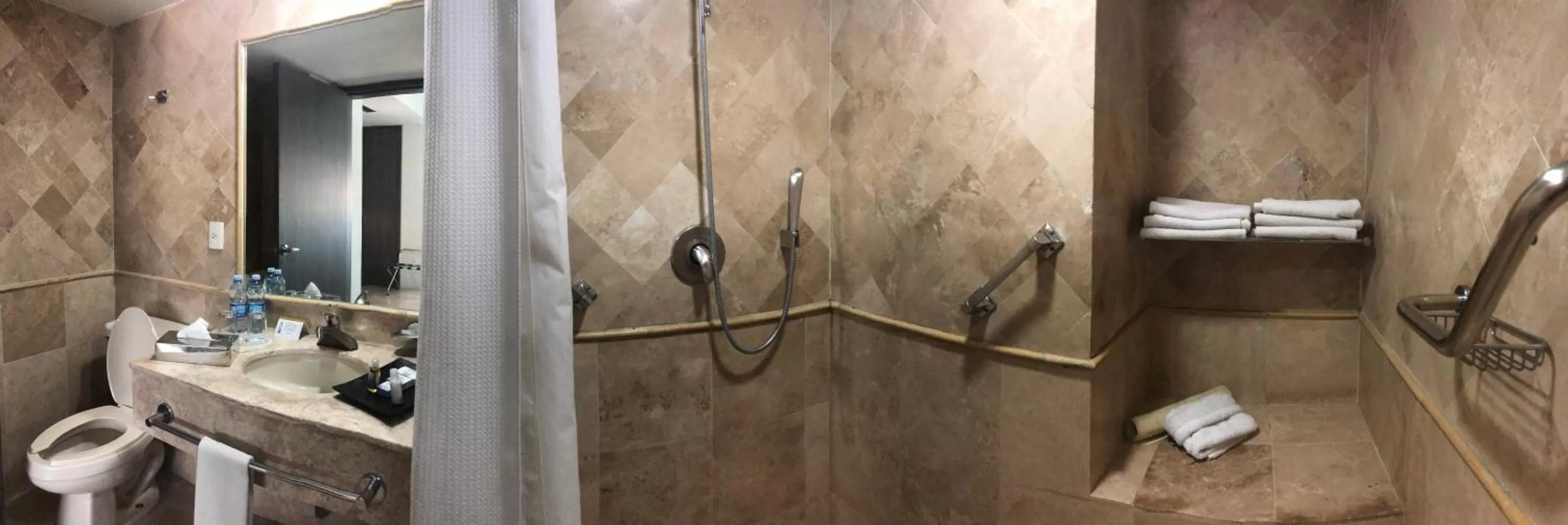 Bathroom in We Hotel Aeropuerto