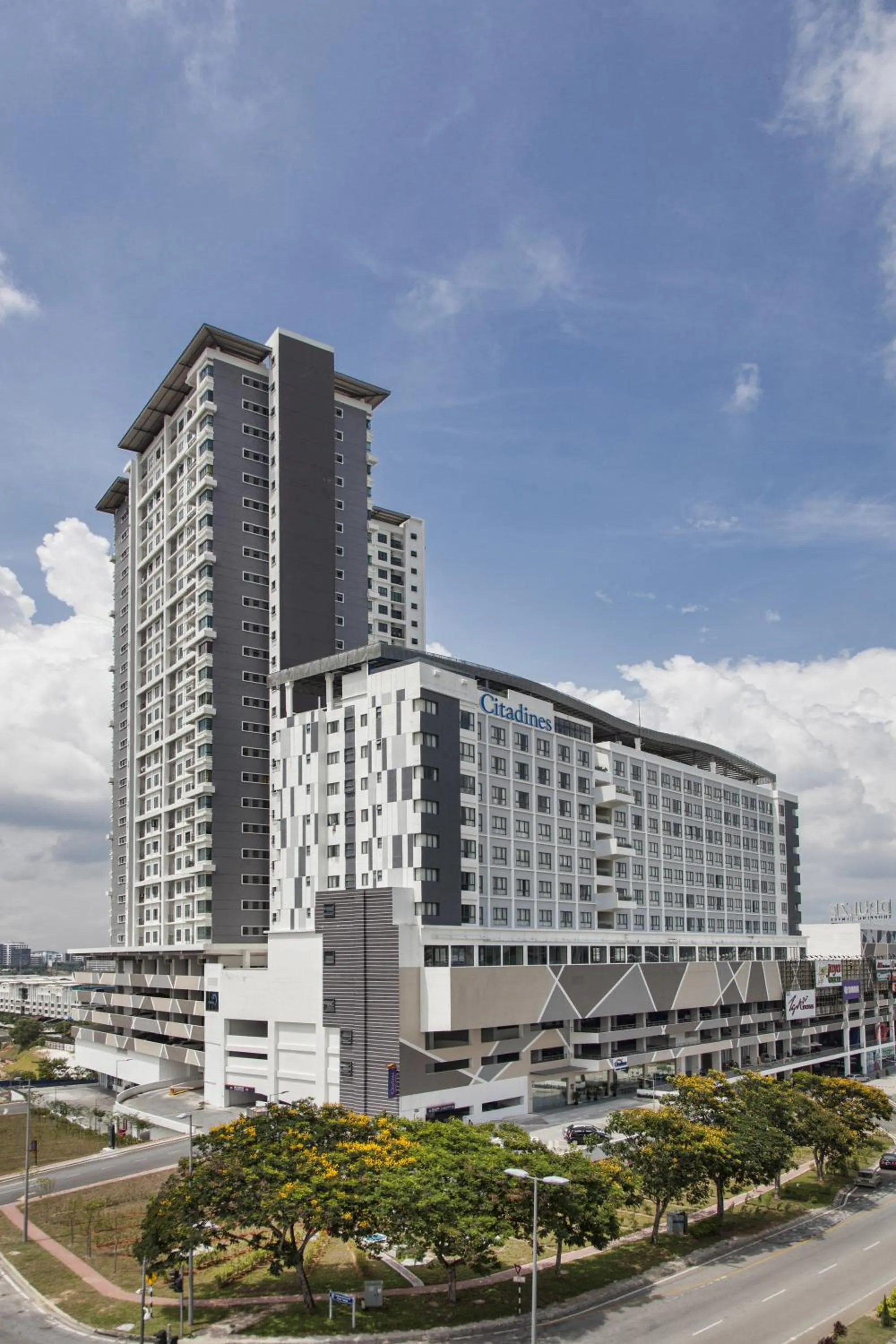 Property building in Citadines DPulze Cyberjaya