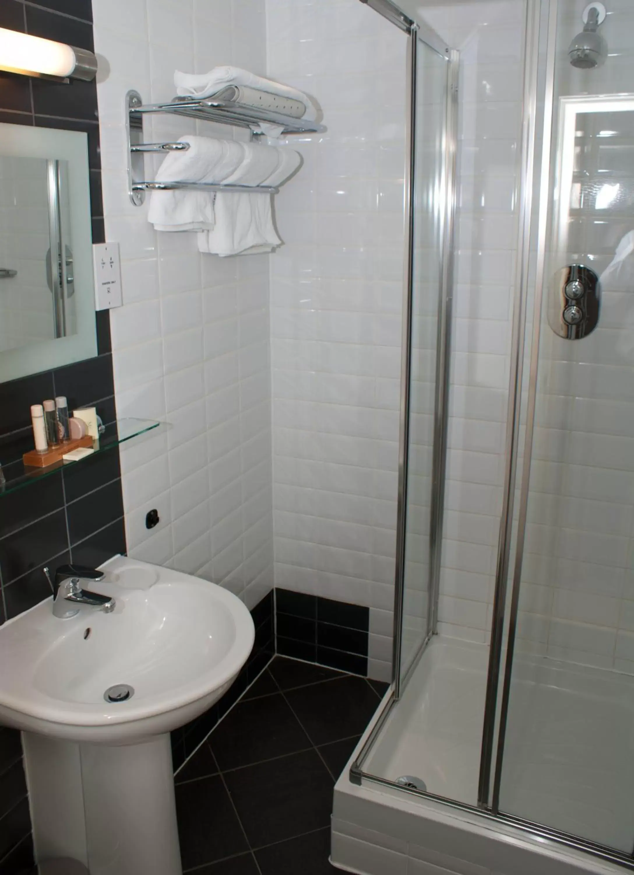 Bathroom in Royal Station Hotel- Part of the Cairn Collection