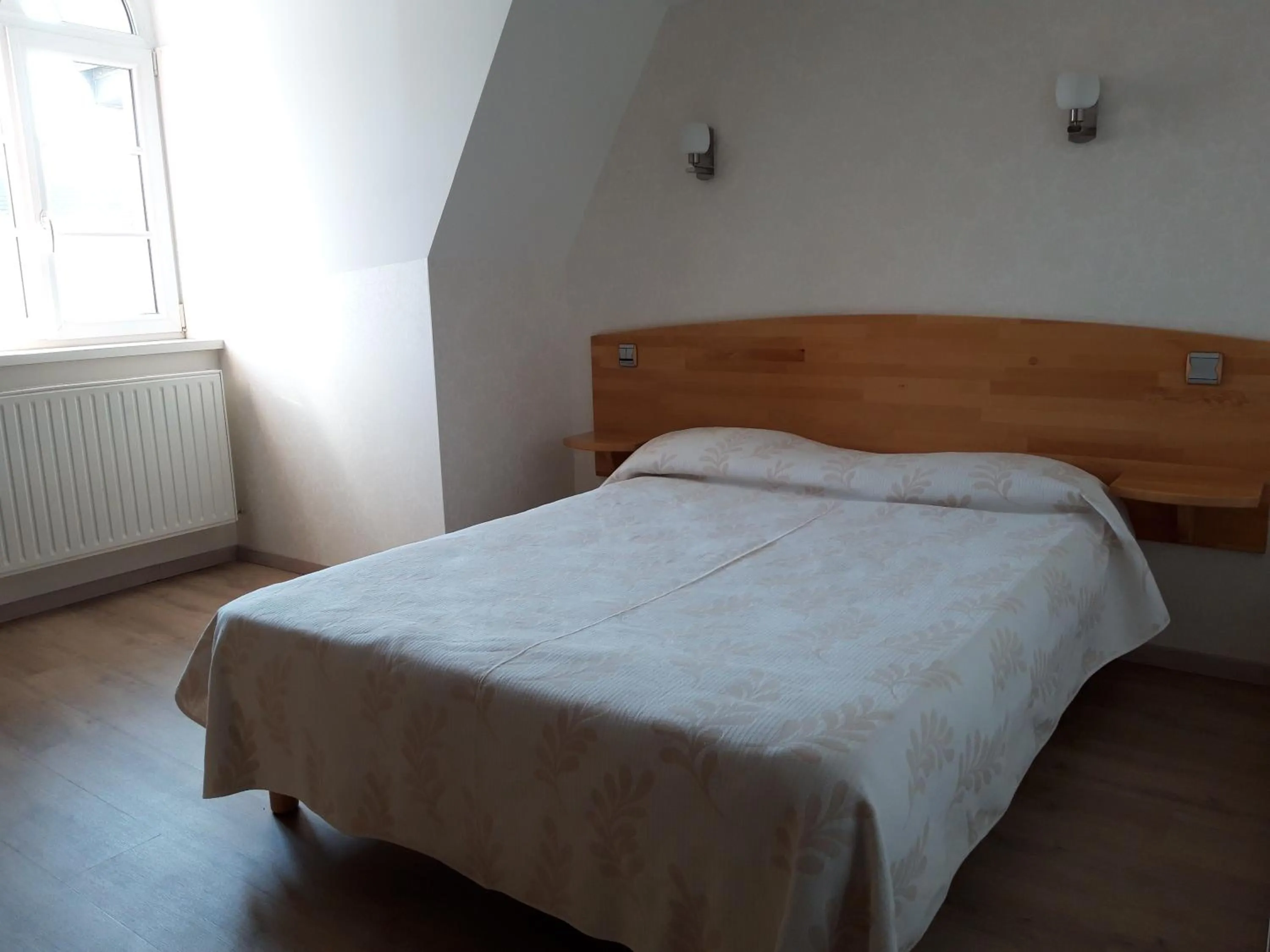 Bed in Hôtel la Guimbarde