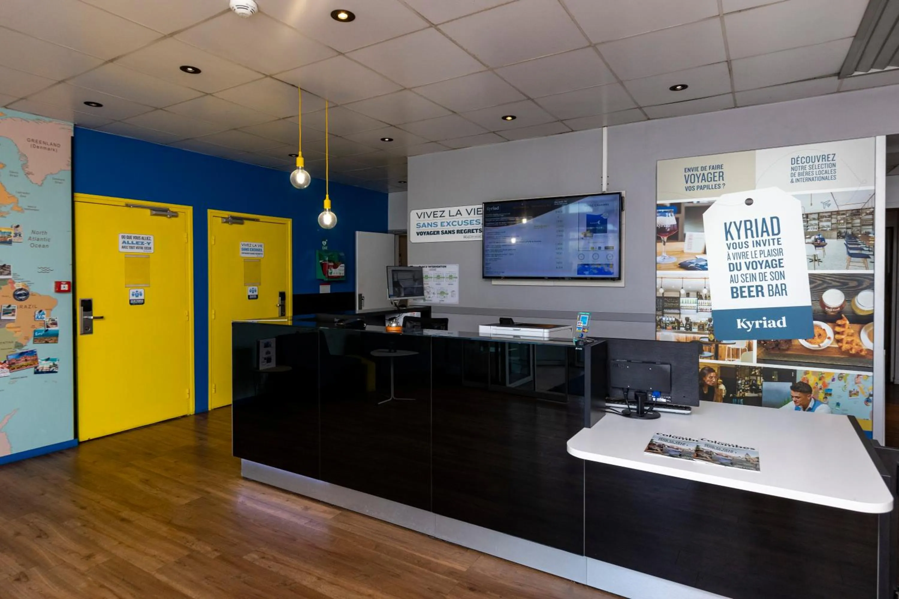 Lobby or reception in Kyriad Paris Ouest - Colombes
