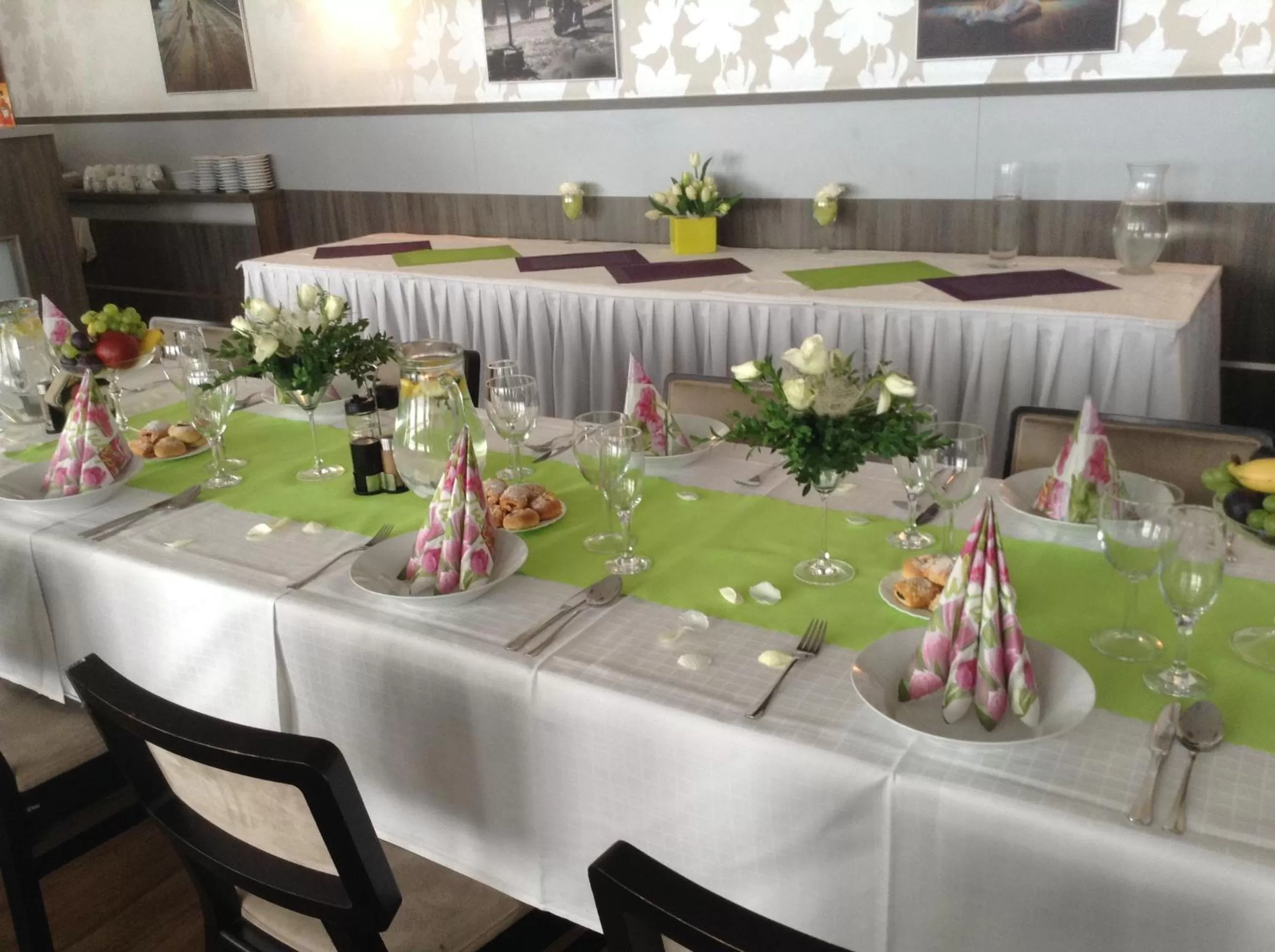 Restaurant/places to eat in Hotel Monde