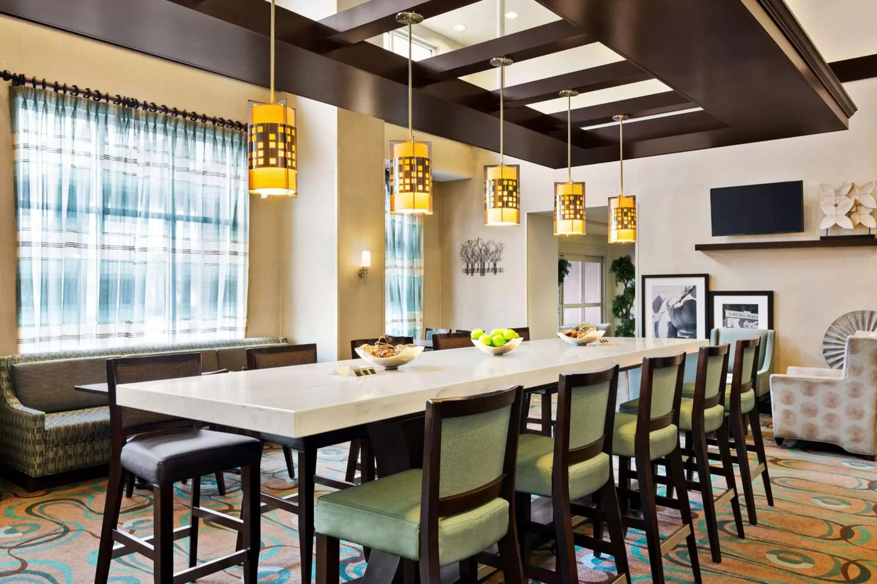 Lobby or reception in Hampton Inn & Suites Atlanta Airport West Camp Creek Pkwy Lobby or reception in Hampton Inn & Suites Atlanta Airport West Camp Creek Pkwy