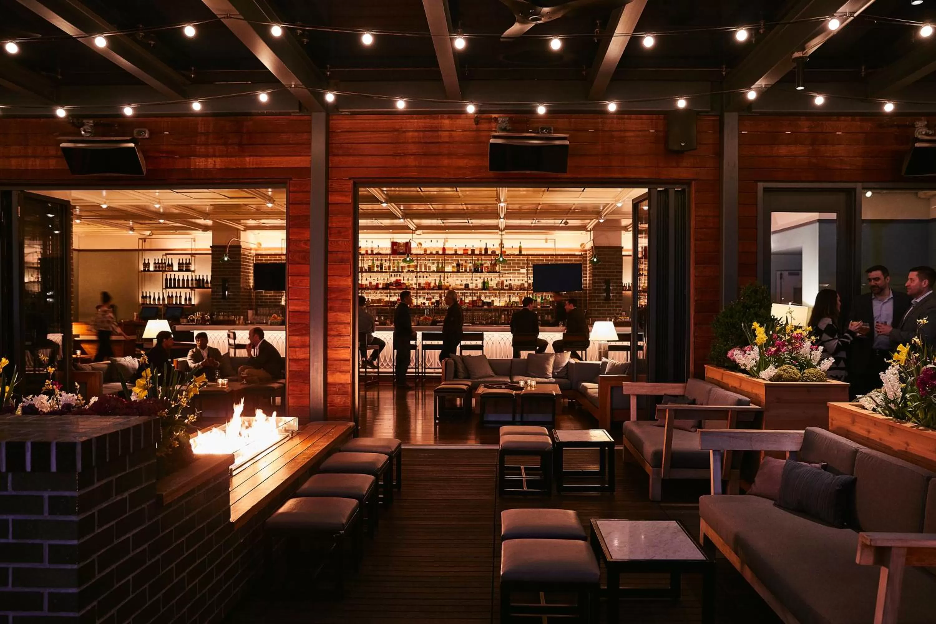 Restaurant/places to eat in Kimpton Journeyman Hotel by IHG