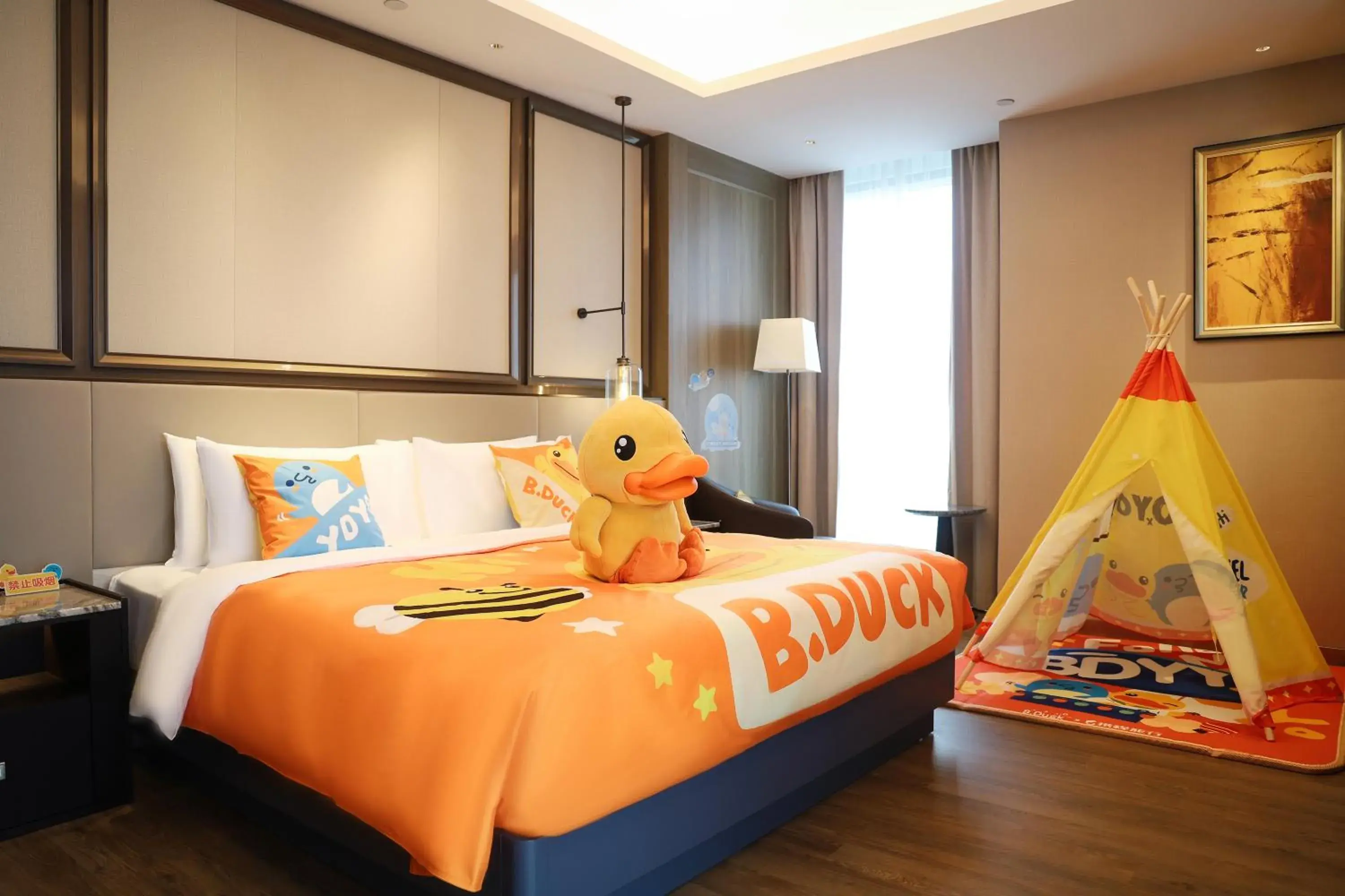 Bed in Crowne Plaza Hangzhou Linping, an IHG Hotel