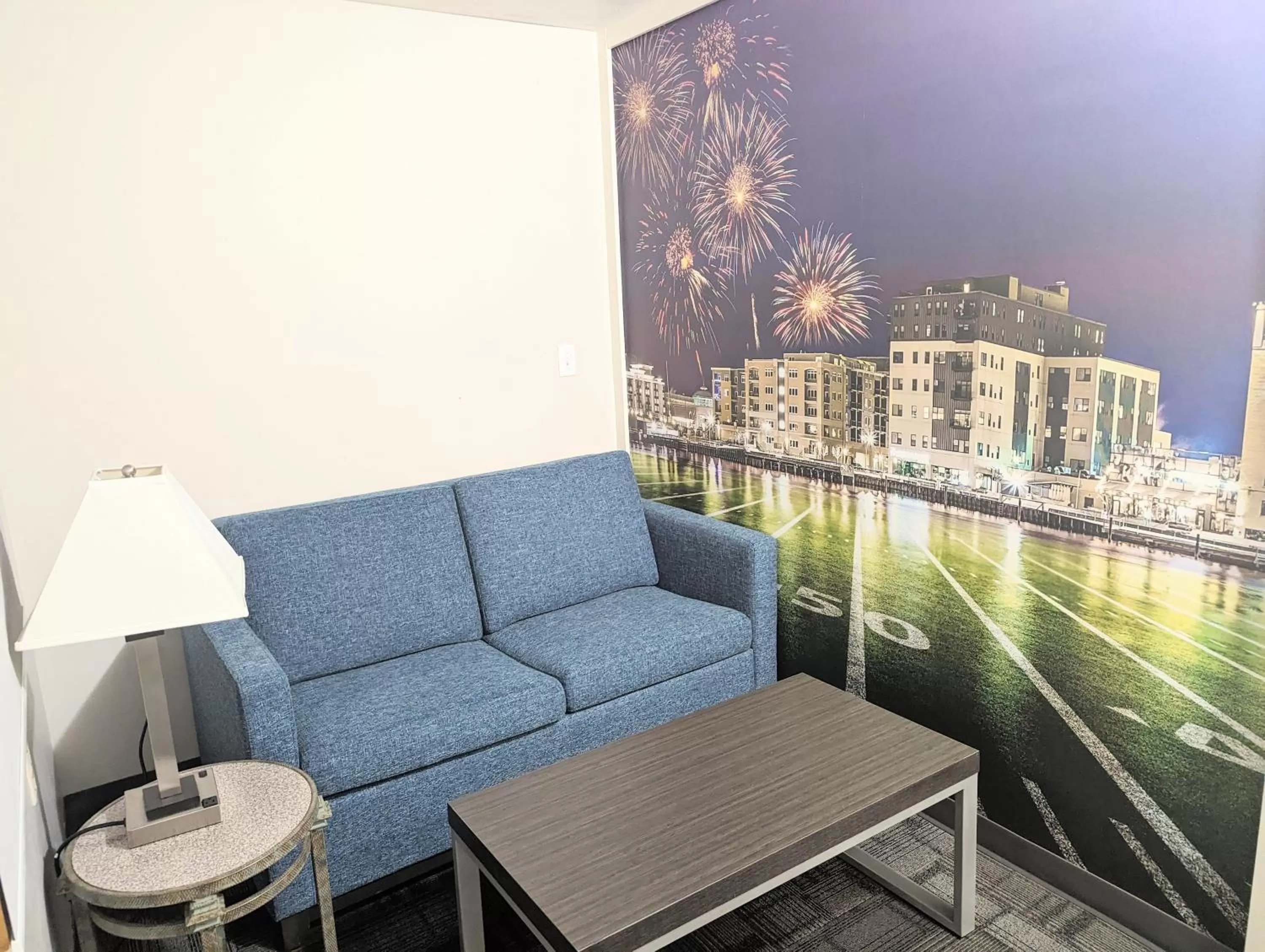 Queen Accessible Room with Roll-In Shower, Non-Smoking in AmericInn by Wyndham Green Bay Near Stadium