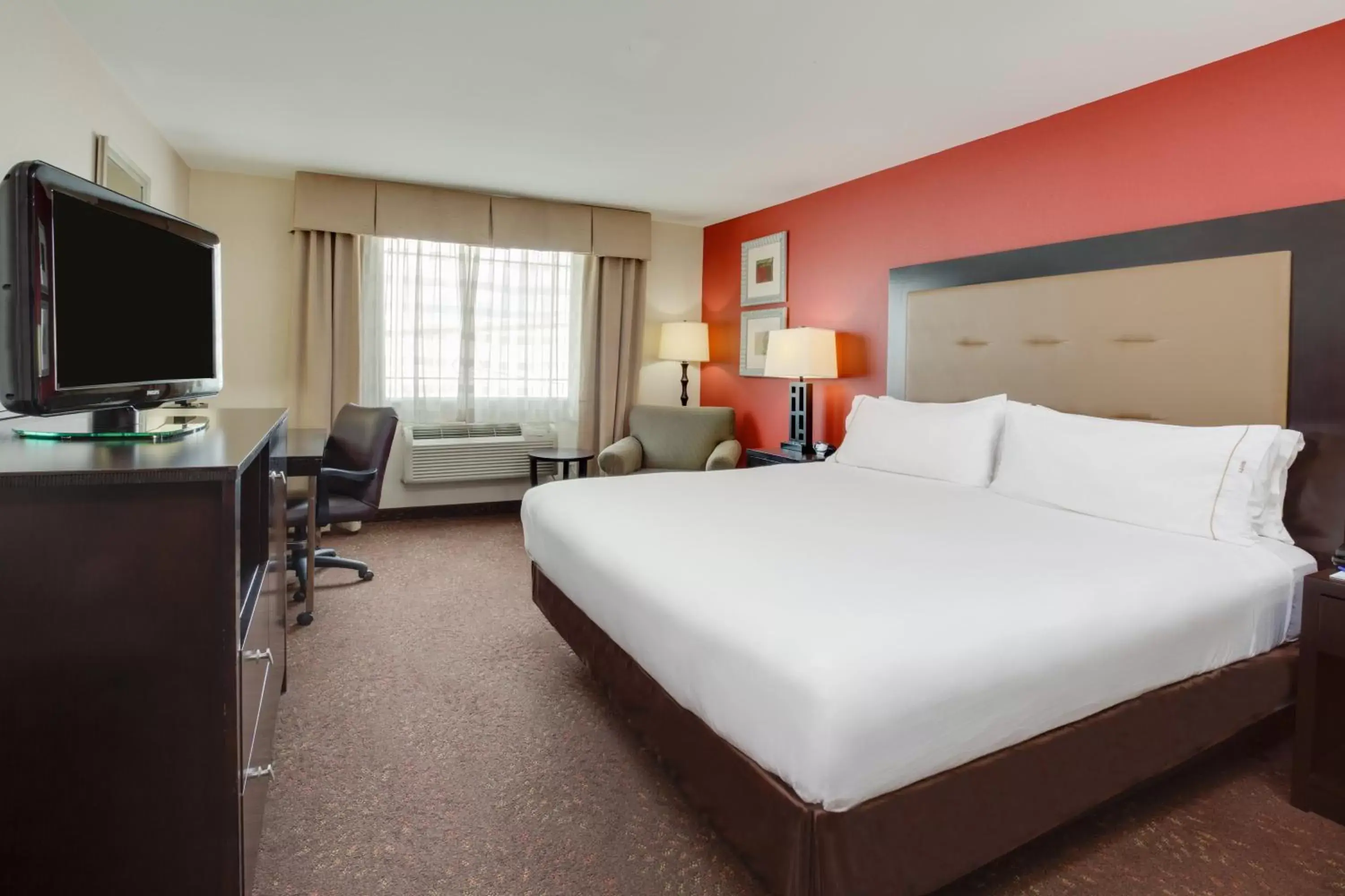 Photo of the whole room in Holiday Inn Express Harvey-Marrero, an IHG Hotel