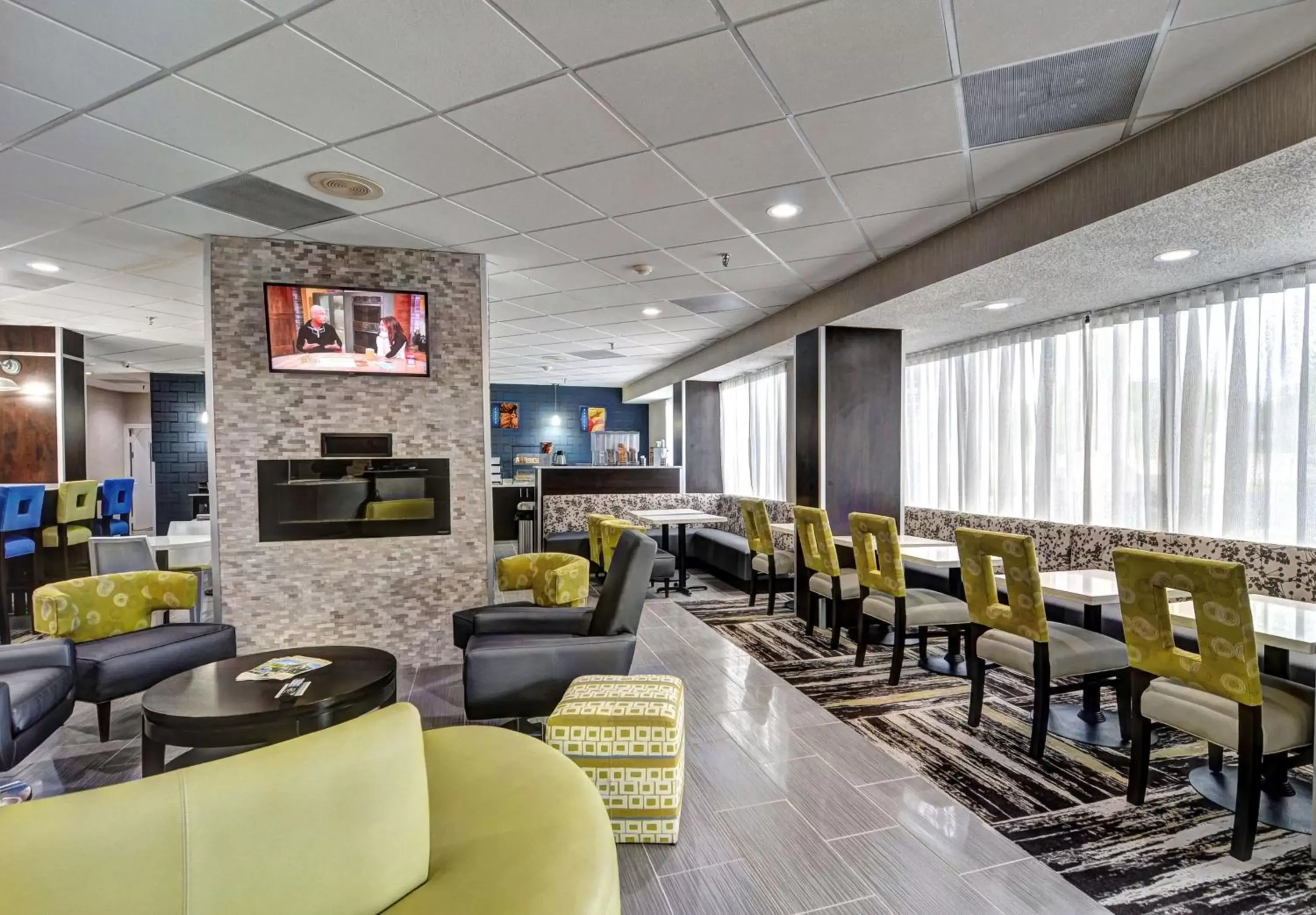 Lobby or reception, Lounge/Bar in Best Western Plus Hanes Mall