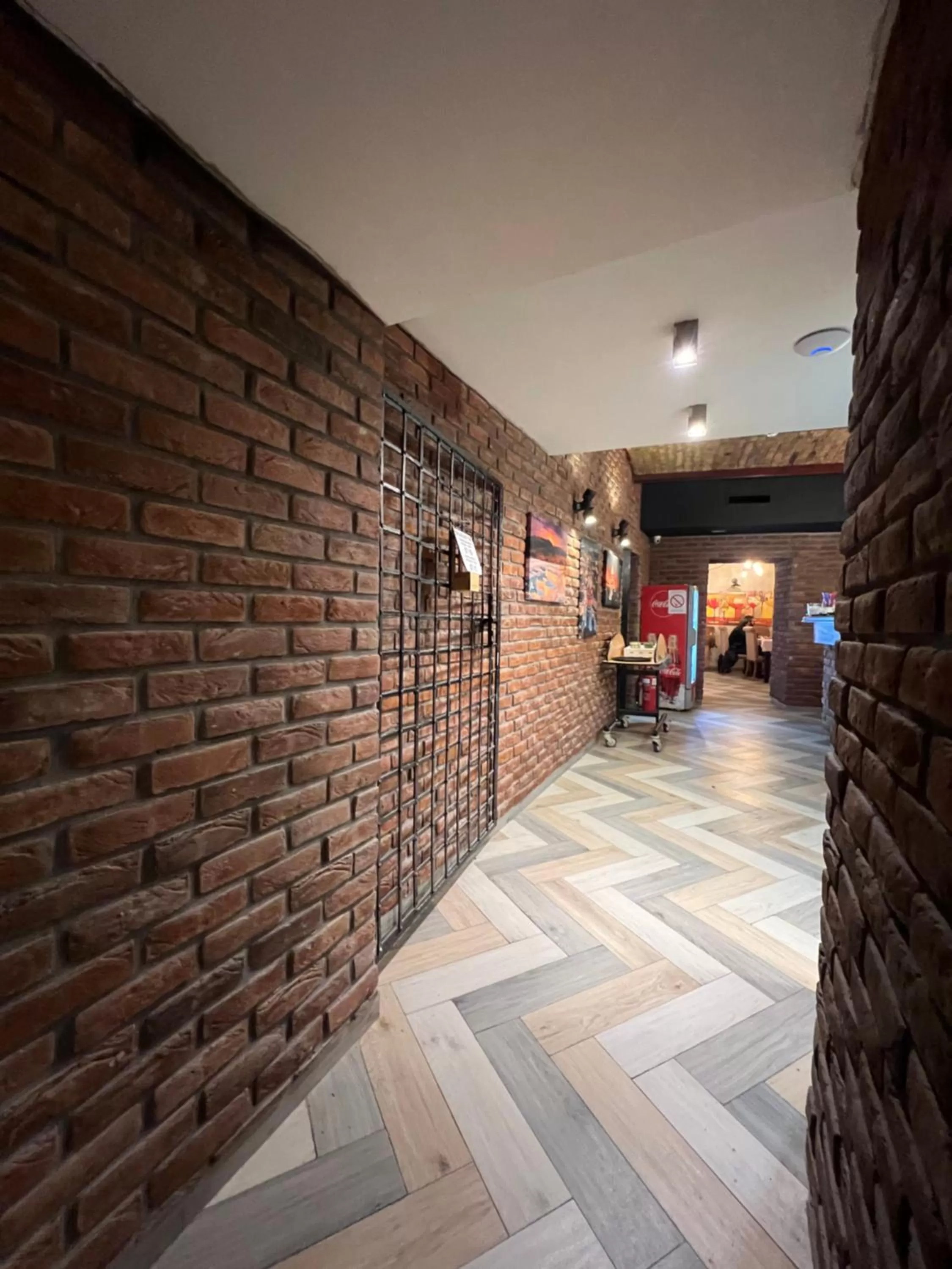 Restaurant/places to eat in Capital Hotel Garni