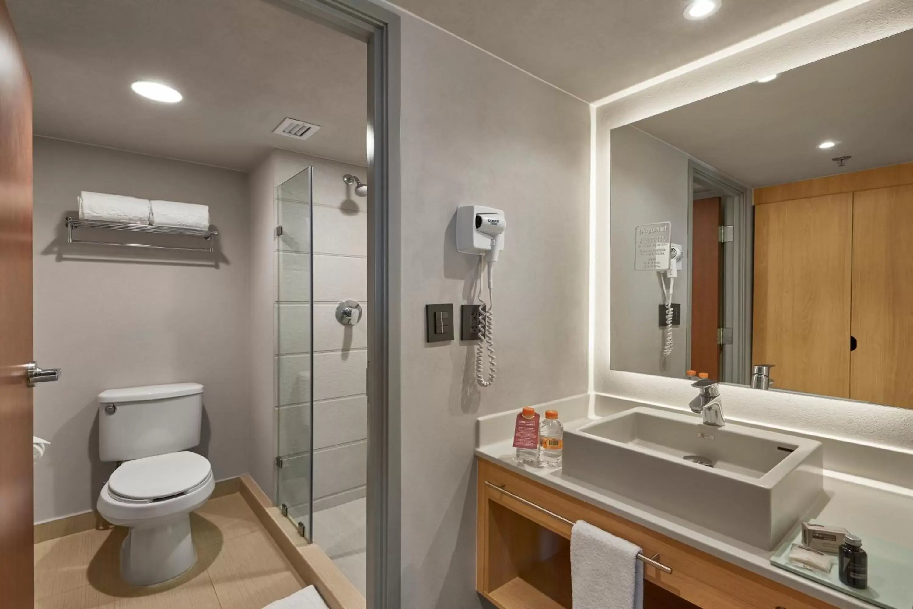 Bedroom, Bathroom in City Express Suites by Marriott Queretaro