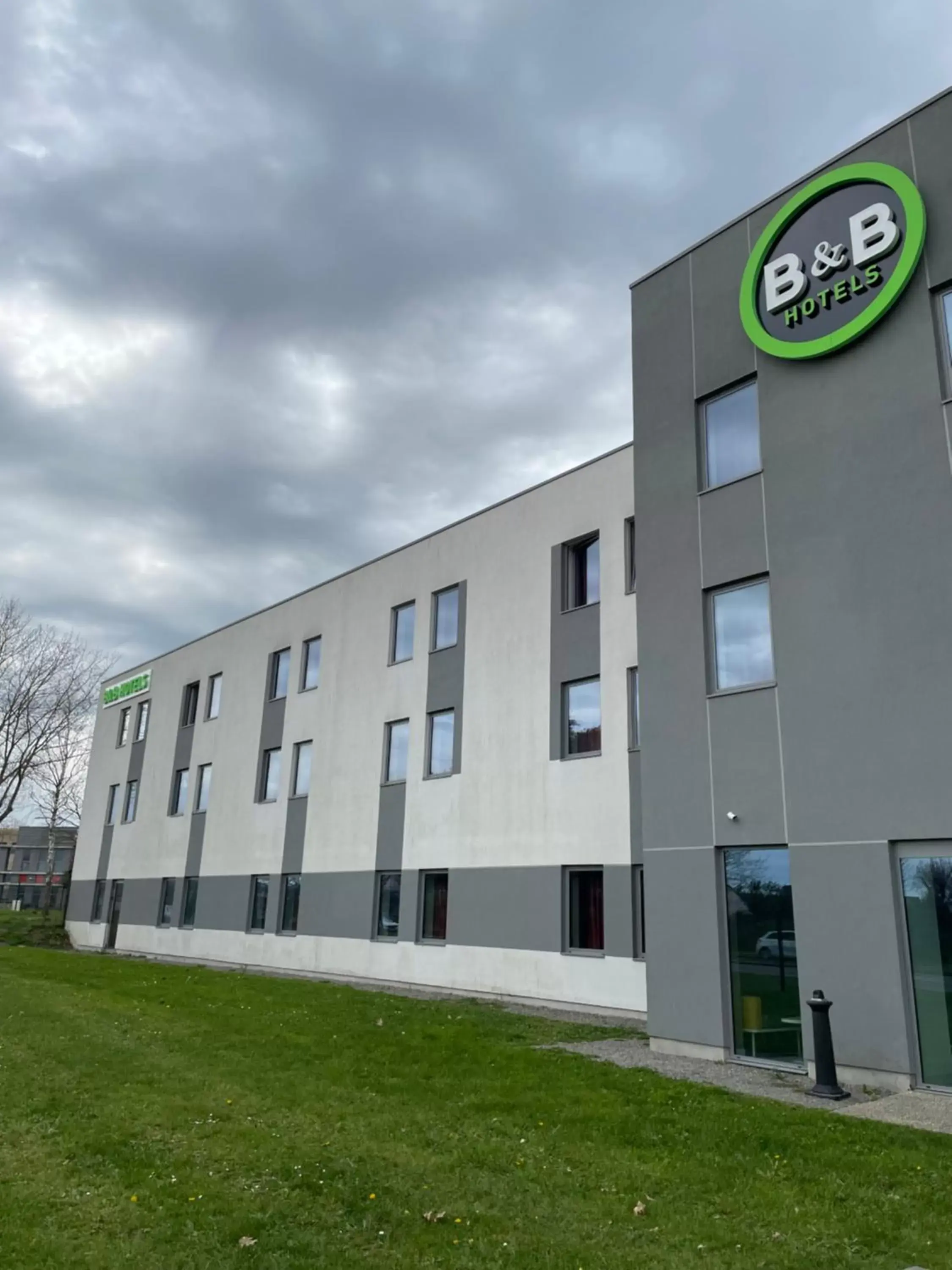 Property Building in B&B HOTEL Laval Ouest
