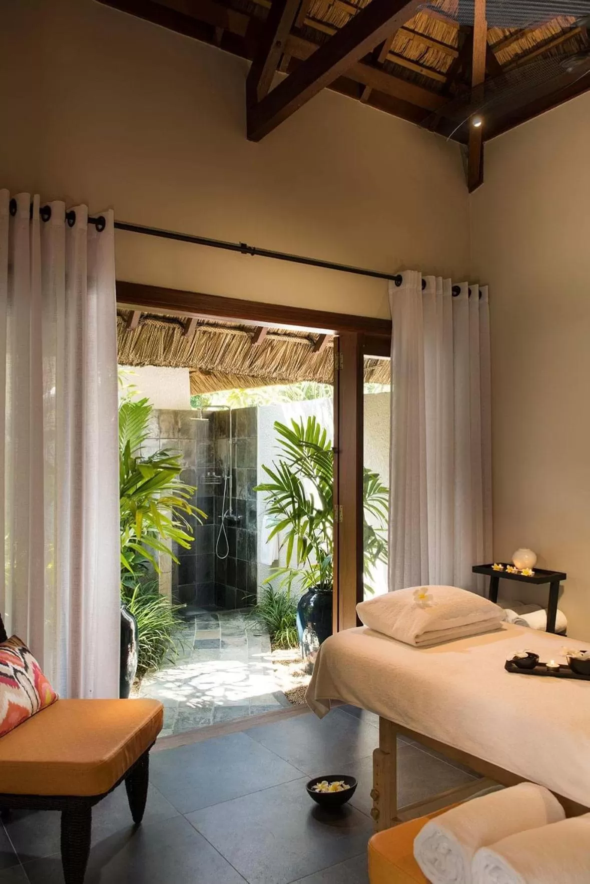 Massage, Bed in Constance Belle Mare Plage