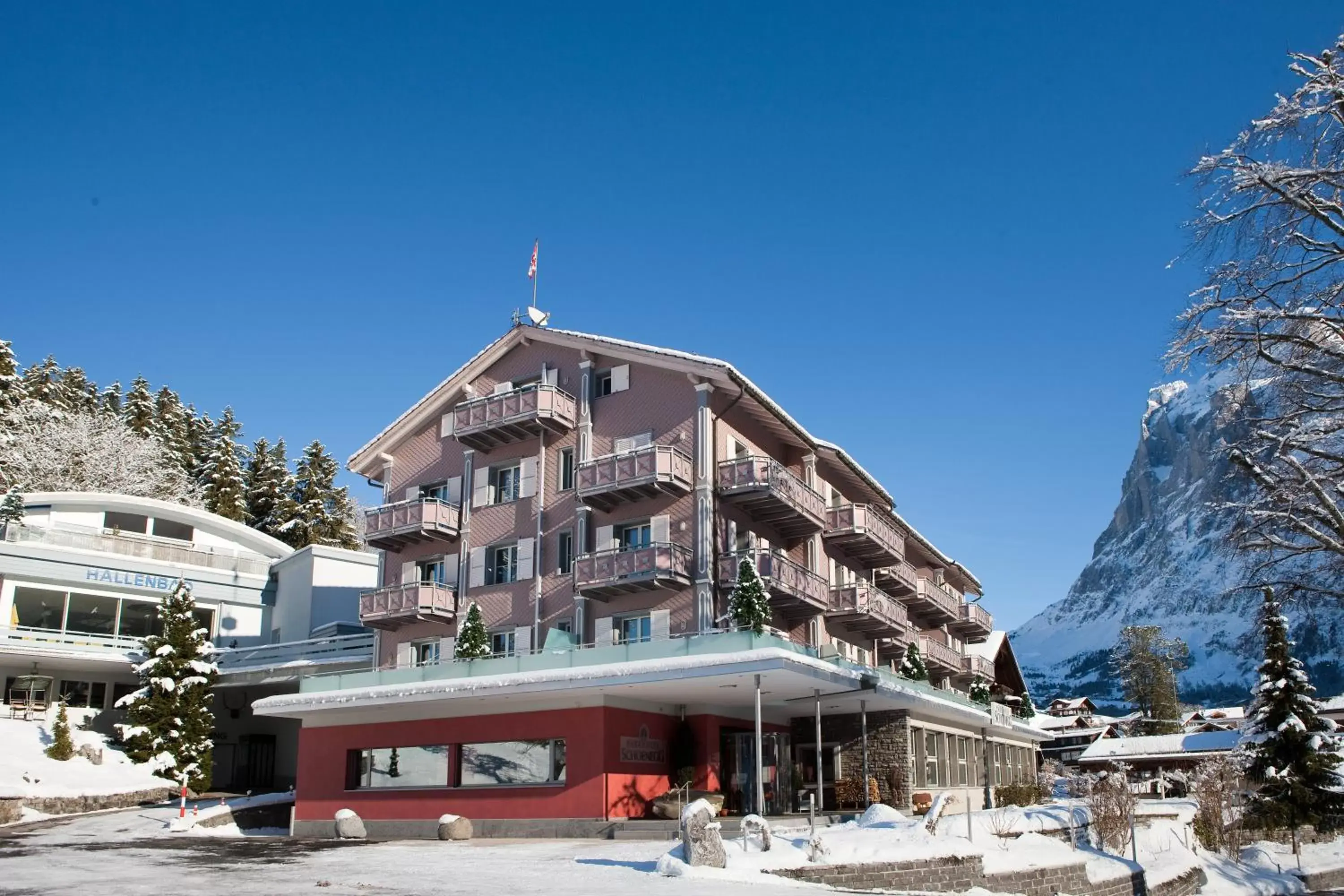 Facade/entrance, Winter in Parkhotel Schoenegg