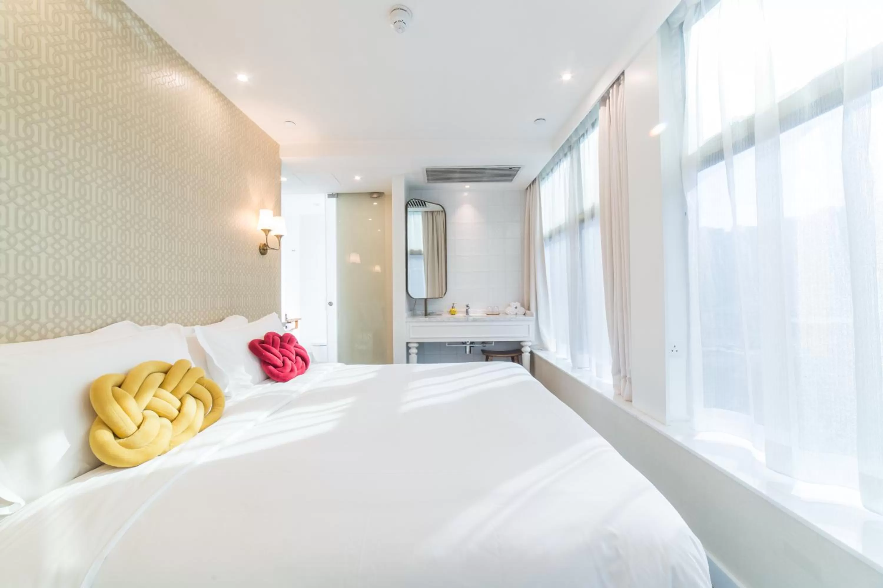 Bed in Tung Nam Lou Art Hotel