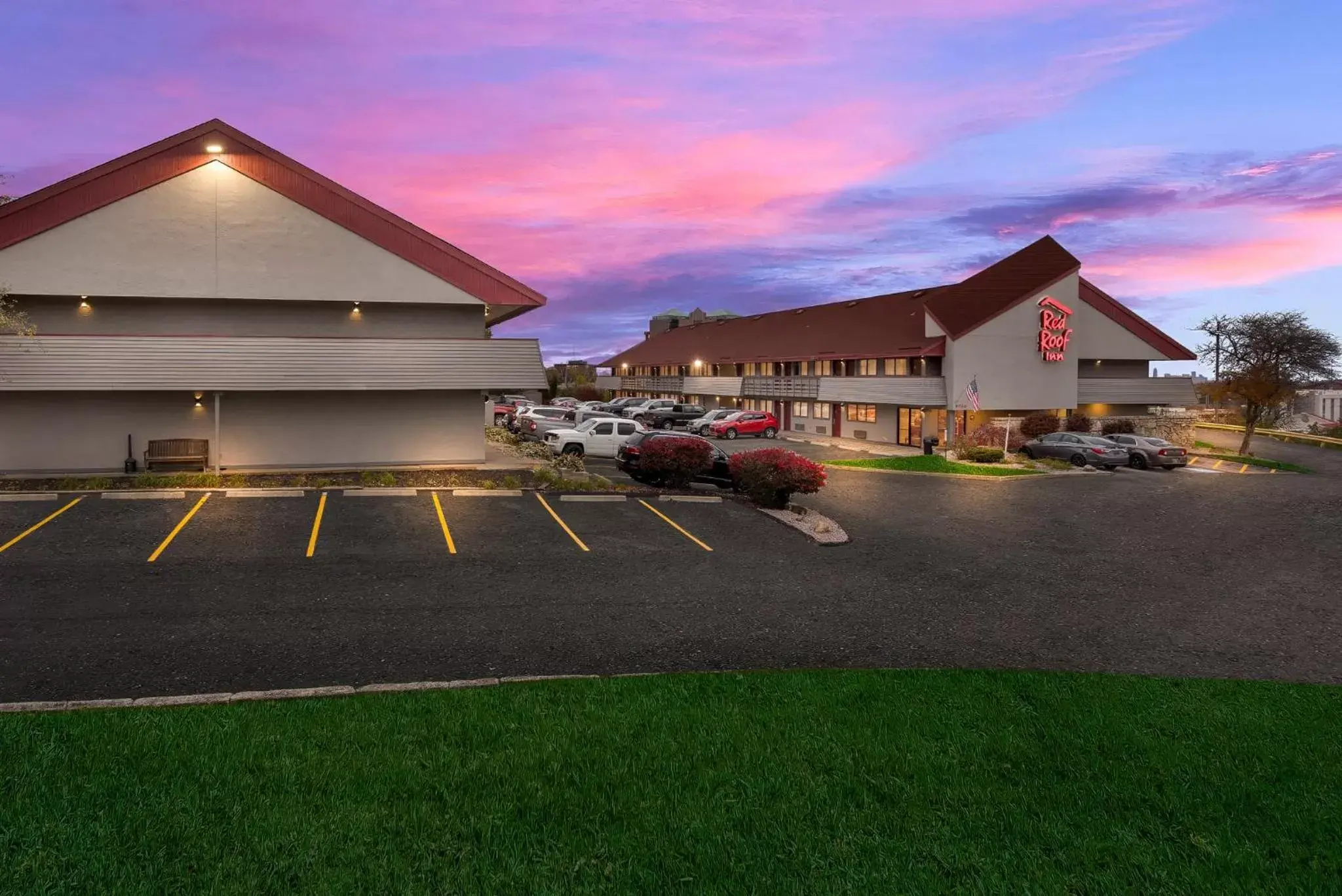Property Building in Red Roof Inn Cleveland - Independence