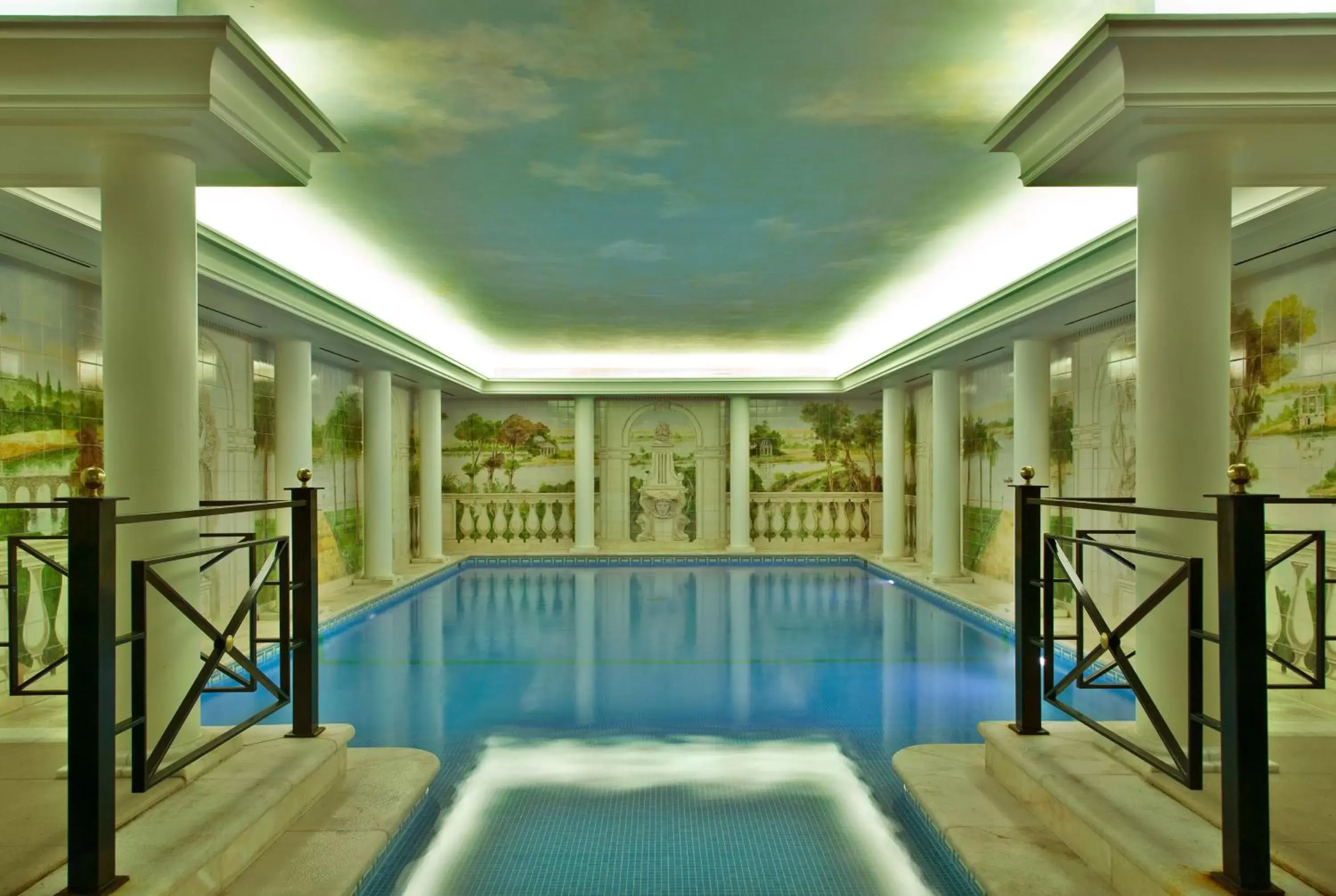 Swimming Pool in Hotel Dos Templarios