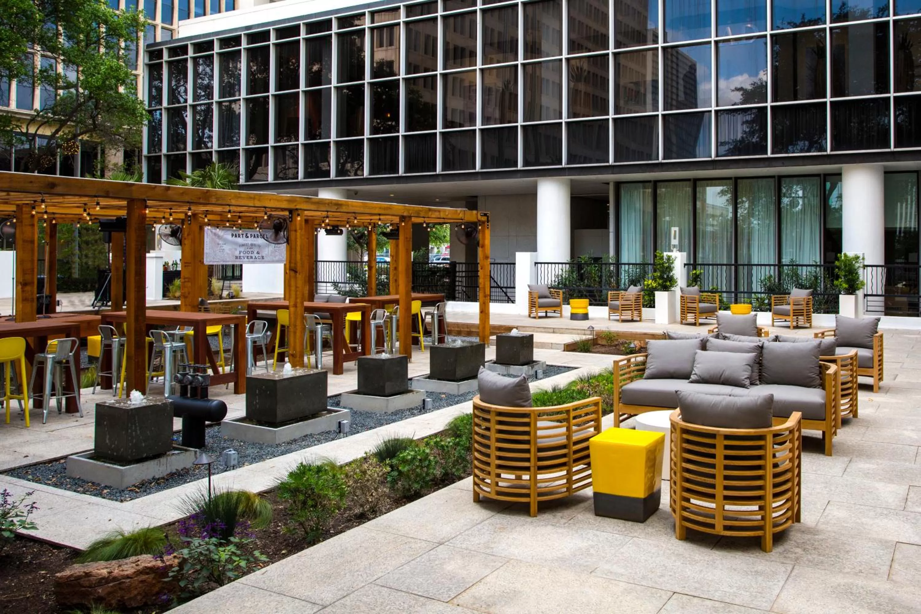 Lounge or bar in The Whitehall Houston