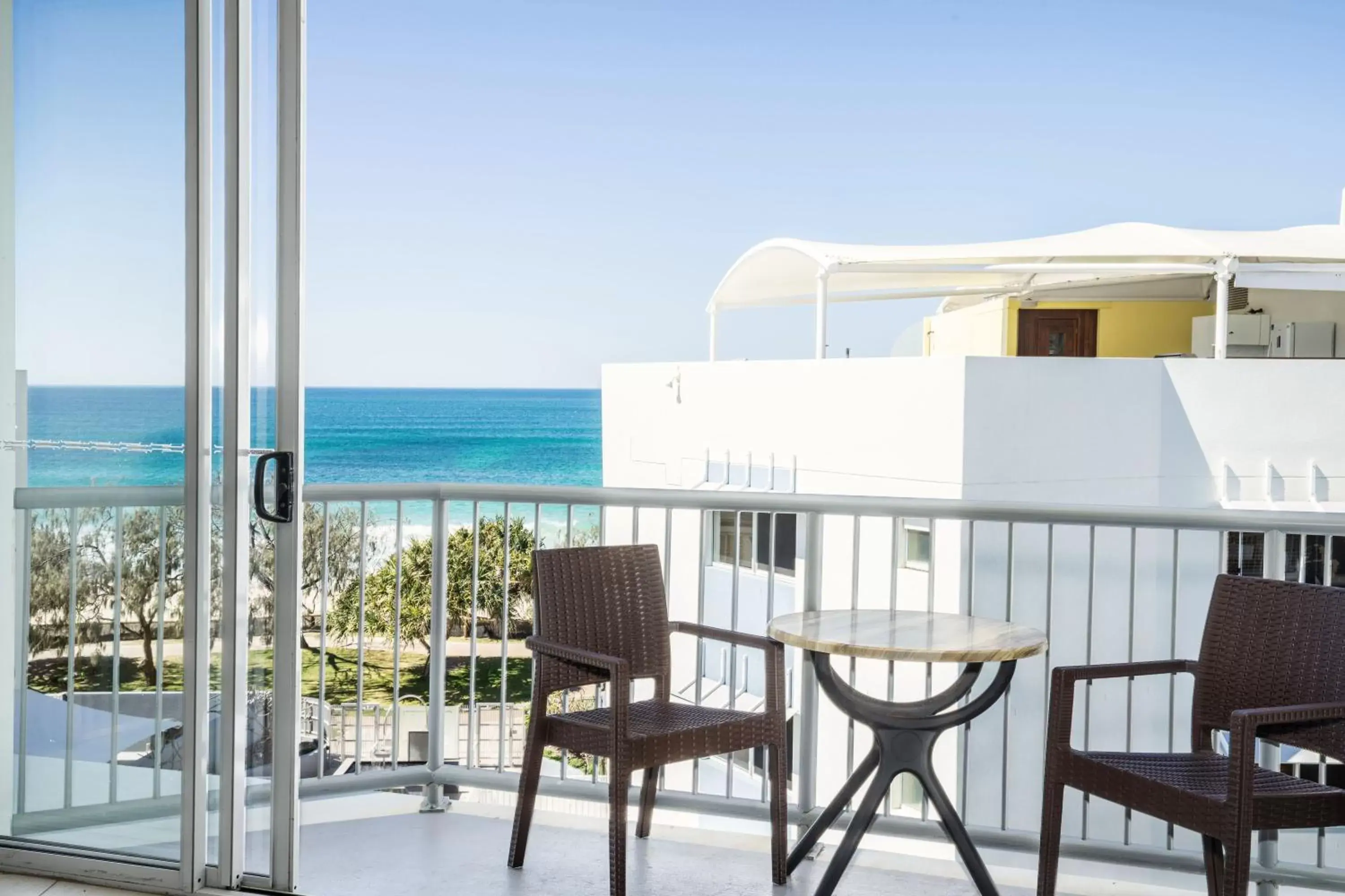 Balcony/Terrace in Rolling Surf Resort