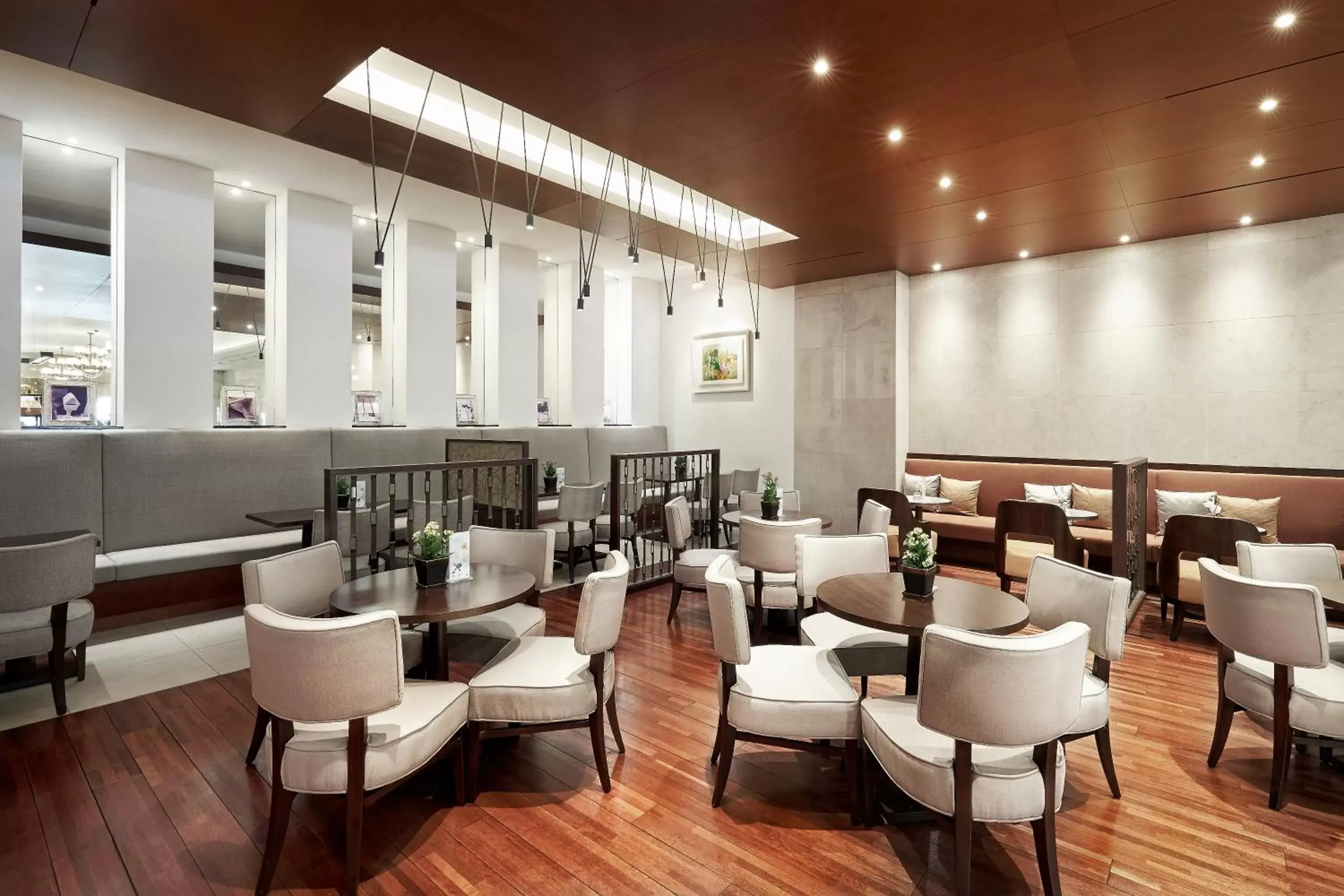 Lounge or bar, Restaurant/Places to Eat in Hotel President