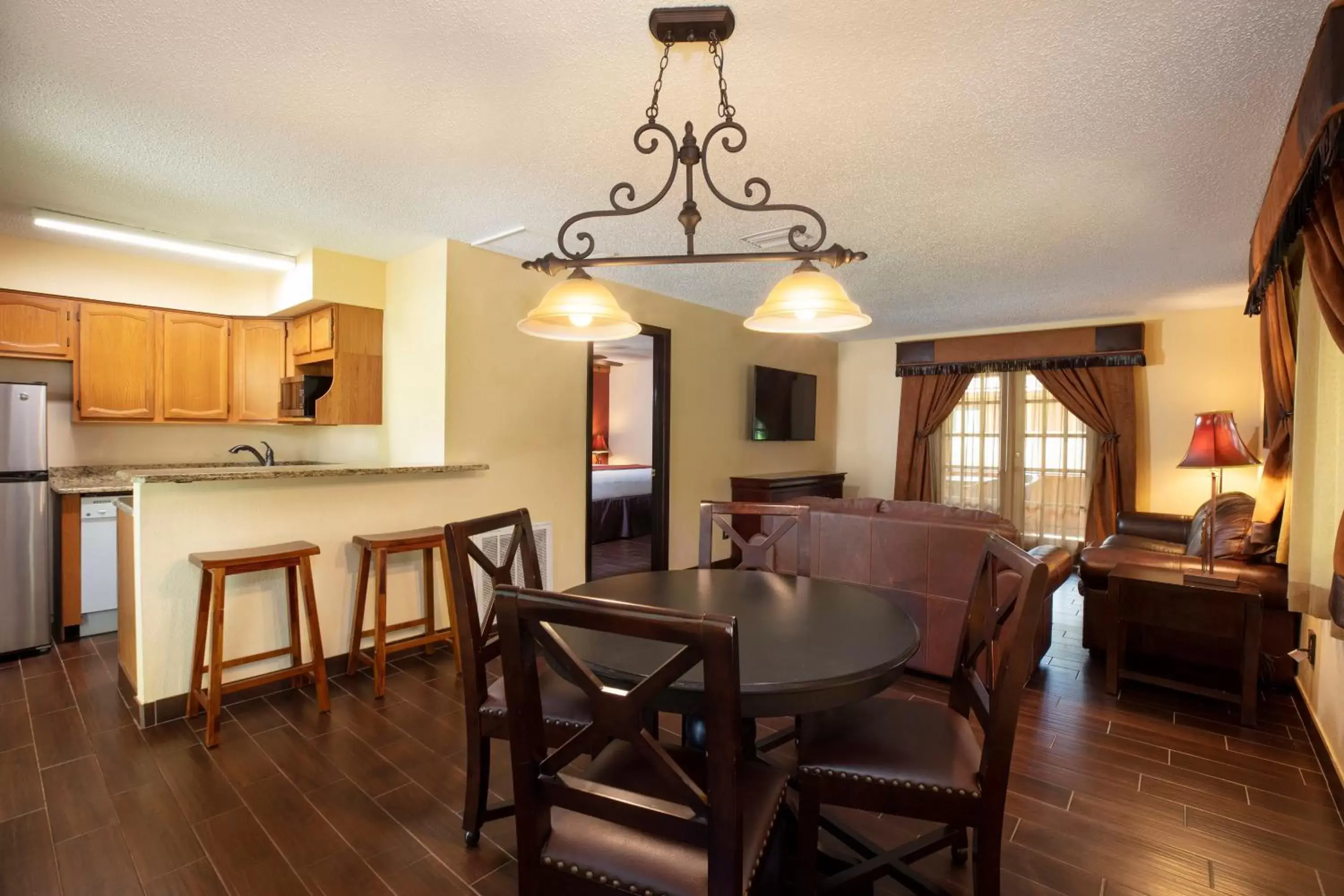 Kitchen or kitchenette, Dining Area in Westgate River Ranch Resort & Rodeo