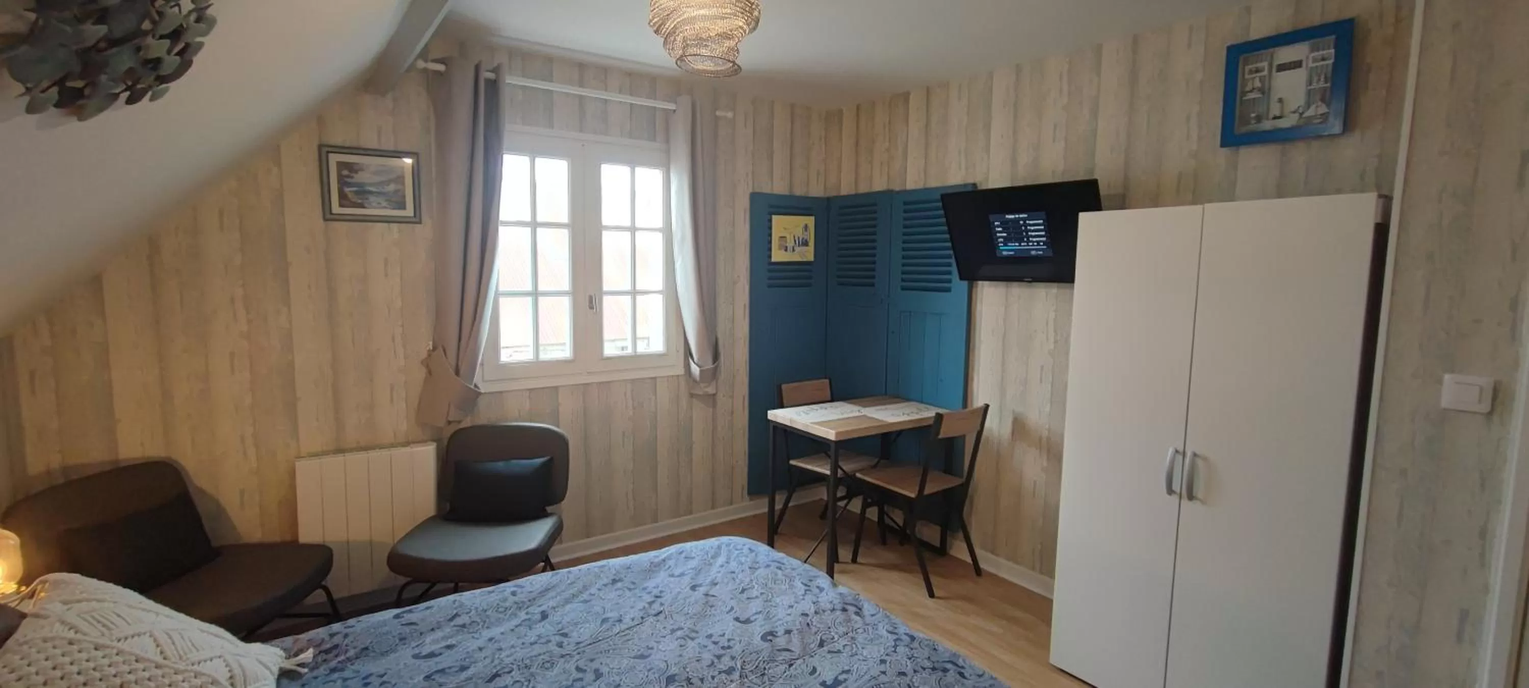 TV/Entertainment Center in L'ABRIGIT