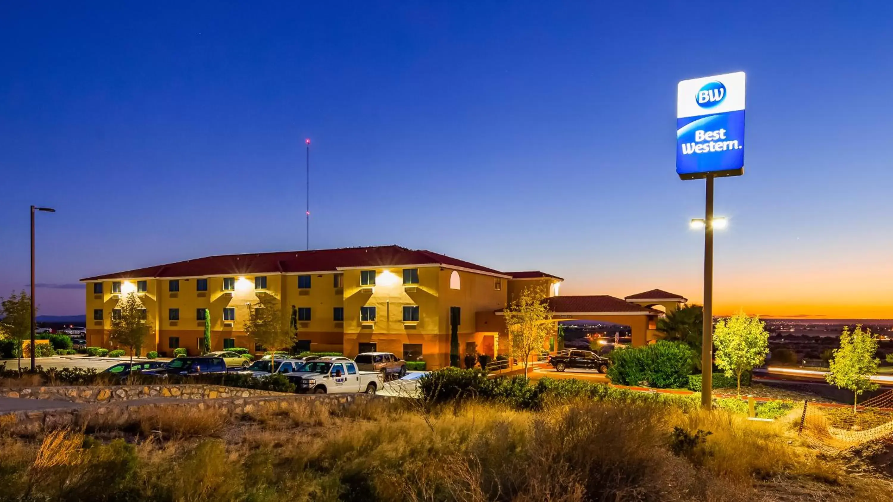 Property Building in Best Western East El Paso Inn