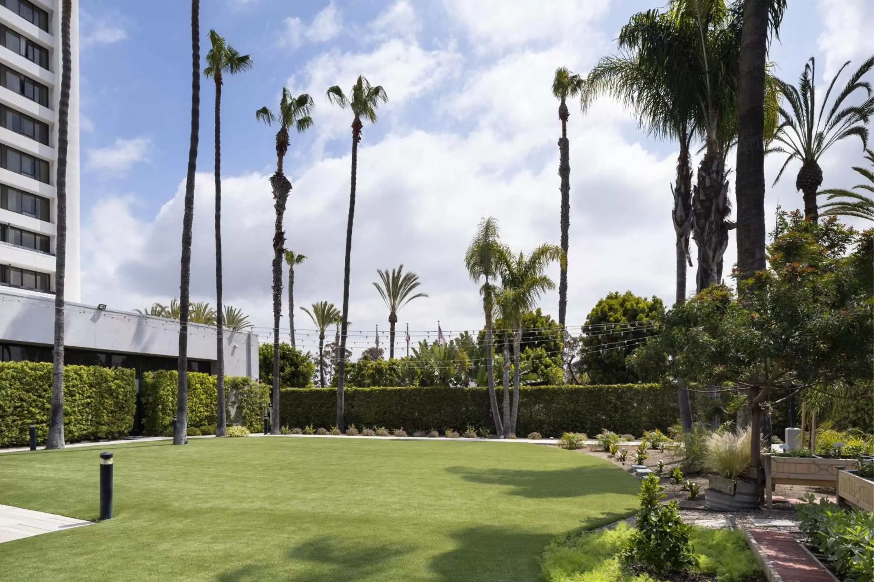 Area and facilities, Garden in Torrance Marriott Redondo Beach