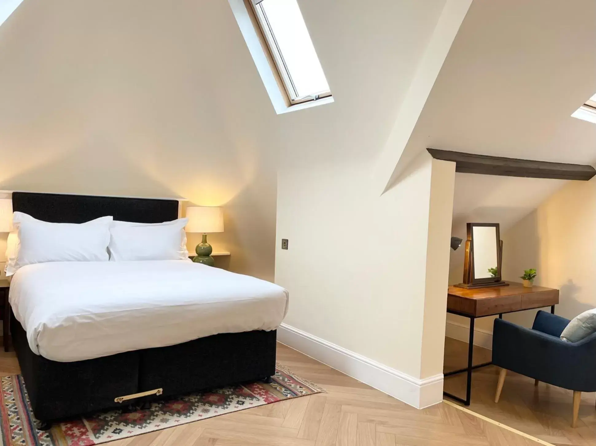 Bedroom, Bed in Glenlyn Hotel & Apartments