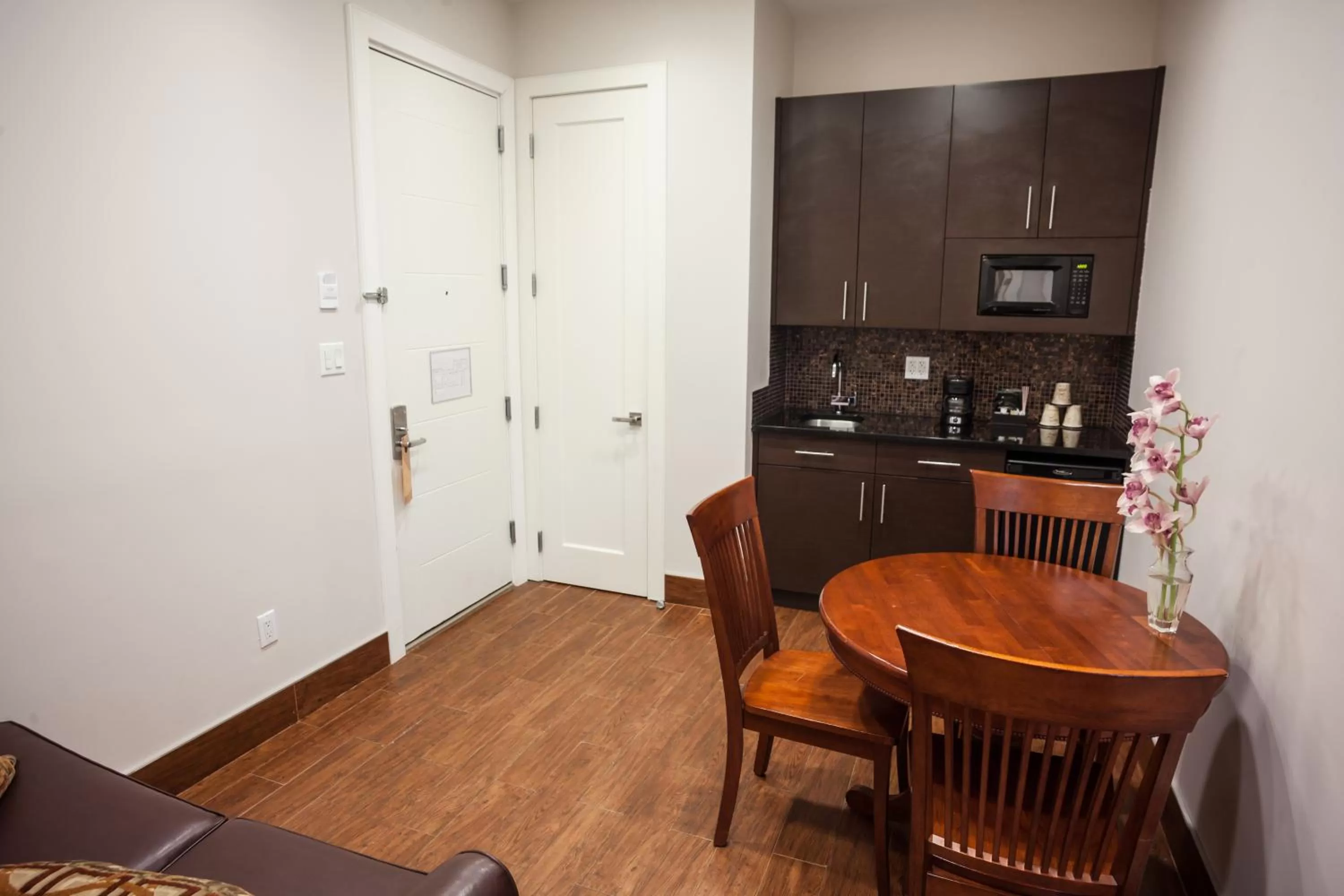 Dining area in Aura Hotel Brooklyn