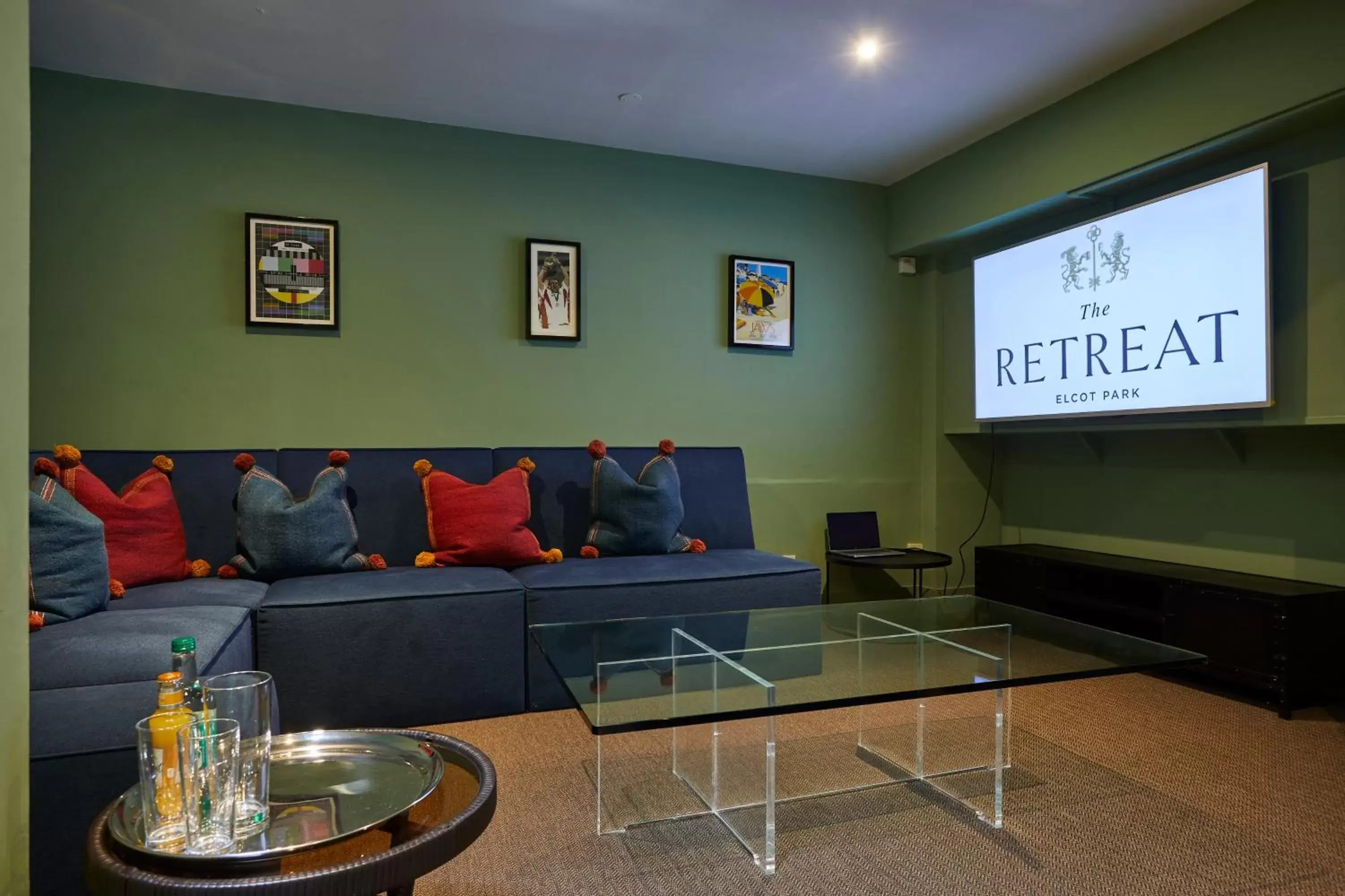 Communal lounge/ TV room in The Retreat Elcot Park