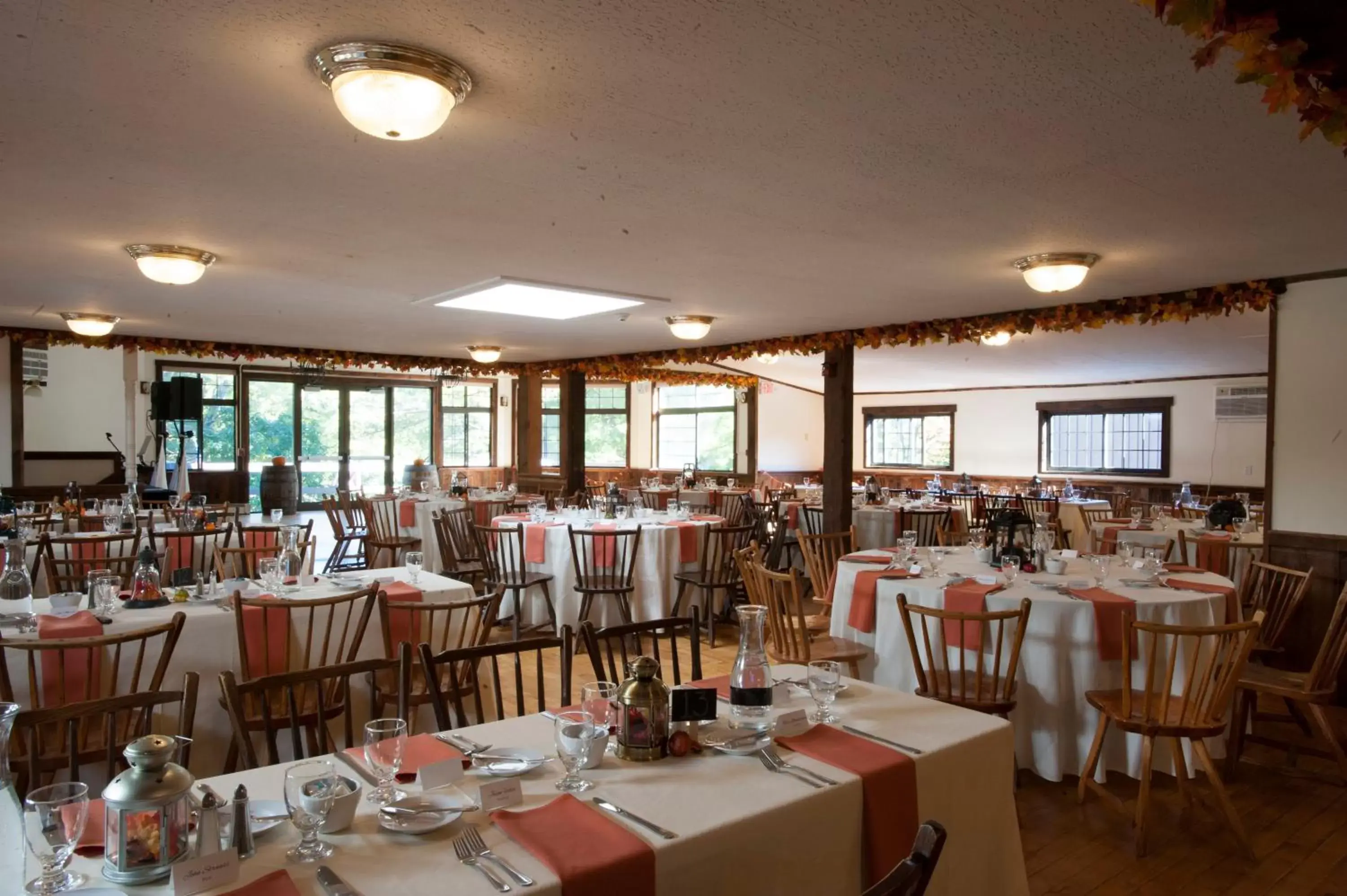 Banquet/Function facilities, Restaurant/Places to Eat in Summit Lodge