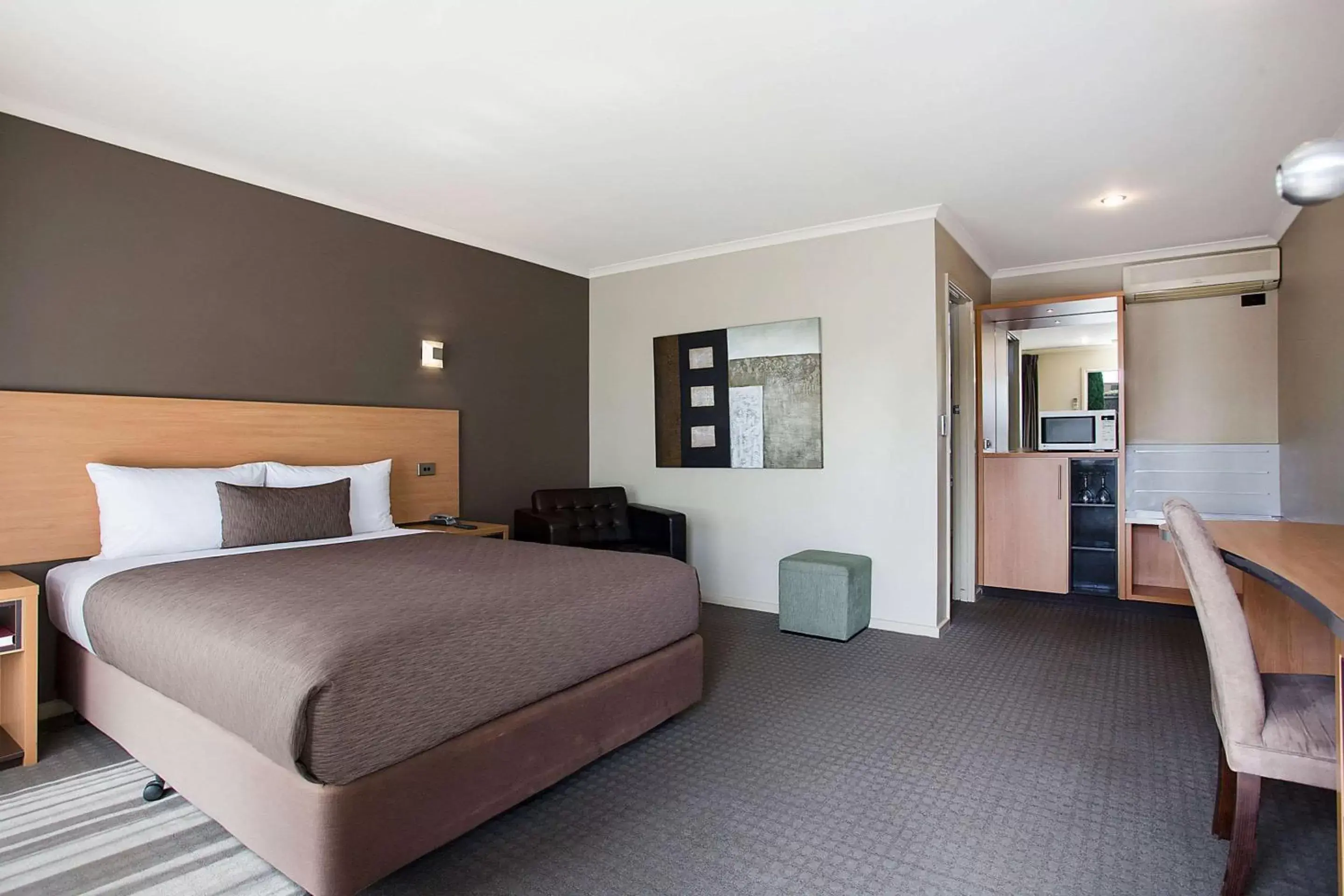 Bedroom in Comfort Inn on Raglan