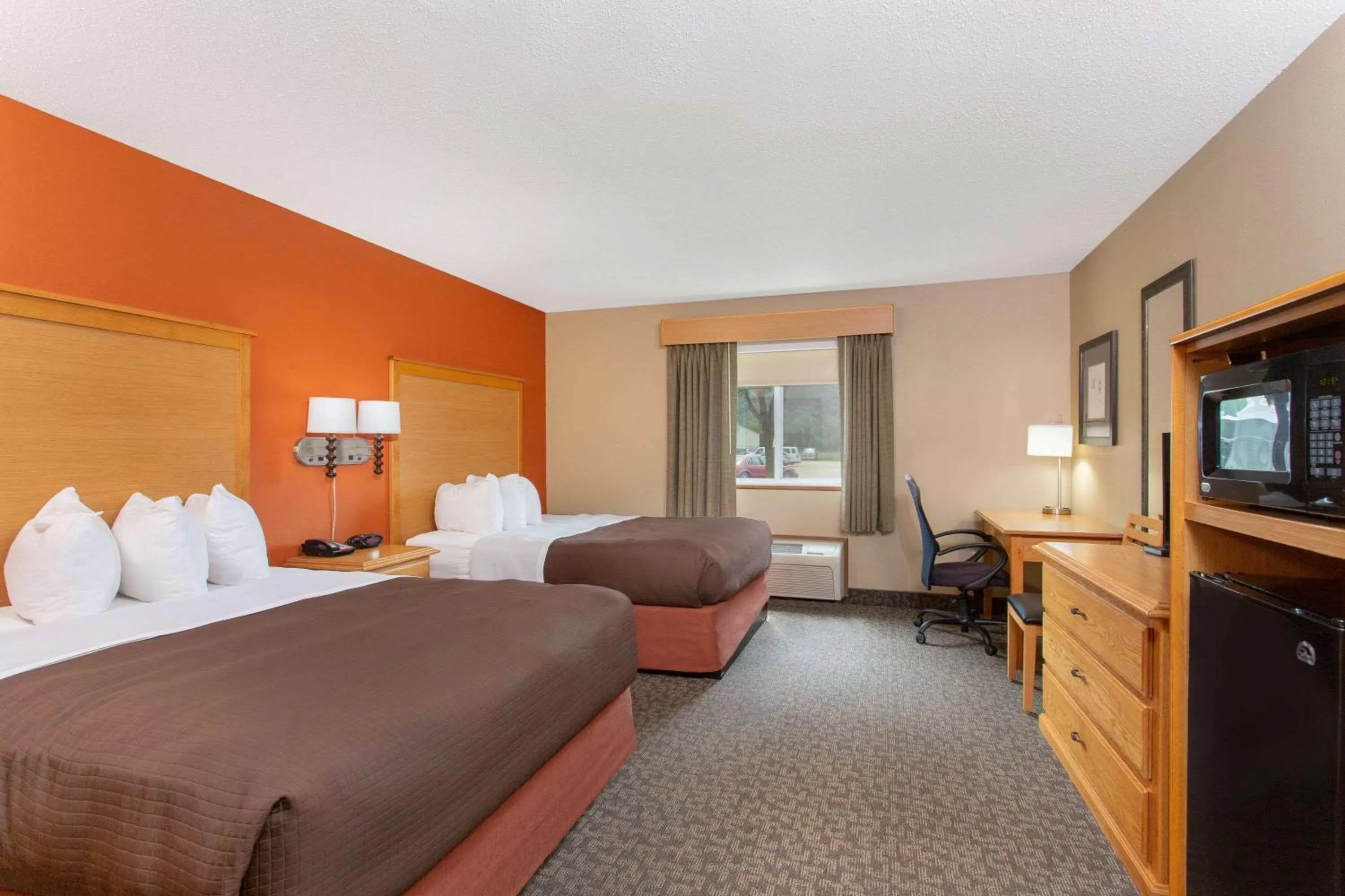 Photo of the whole room, Bed in AmericInn by Wyndham Boscobel