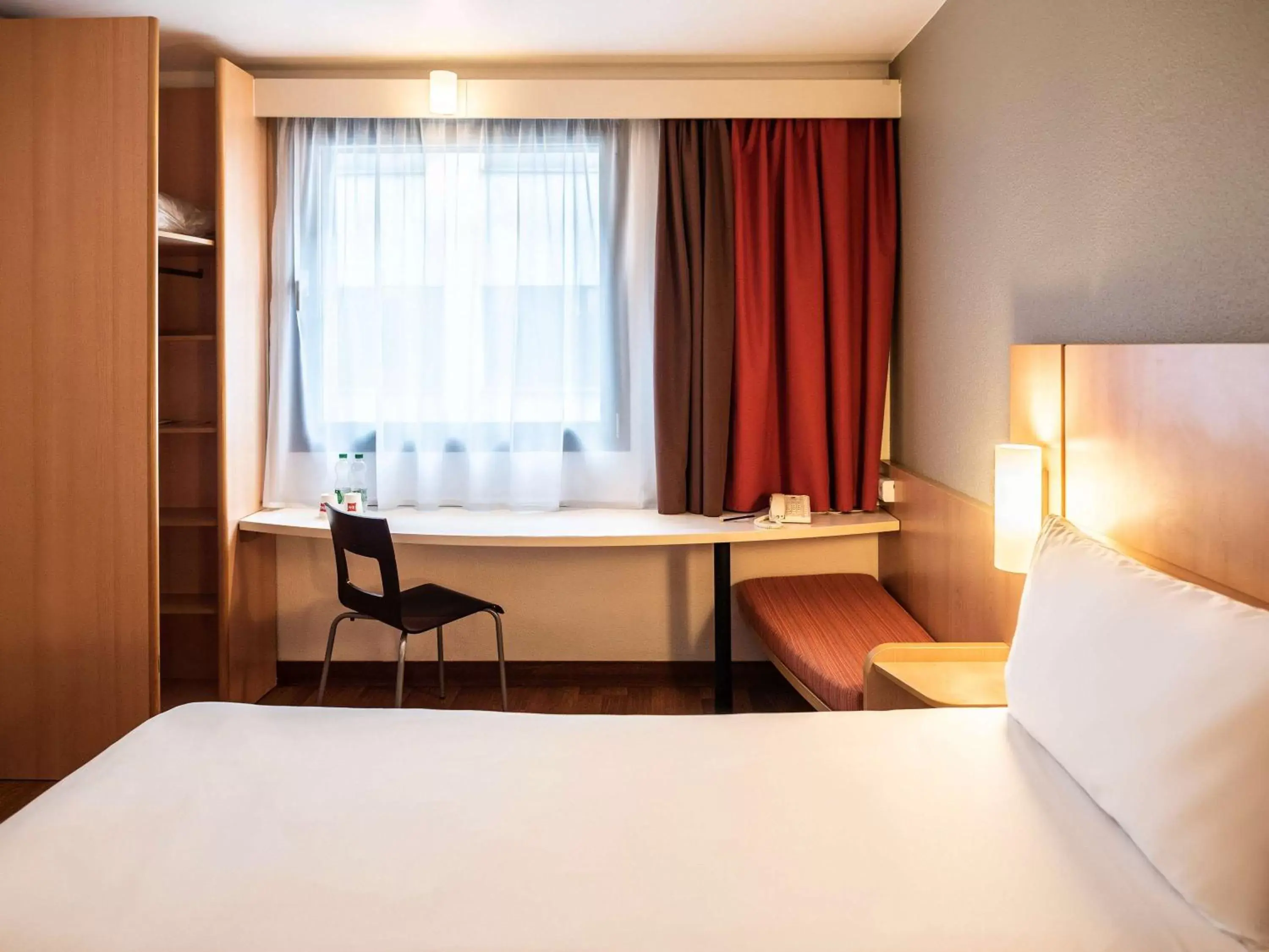 Photo of the whole room, Bed in Hotel Ibis Krakow Centrum