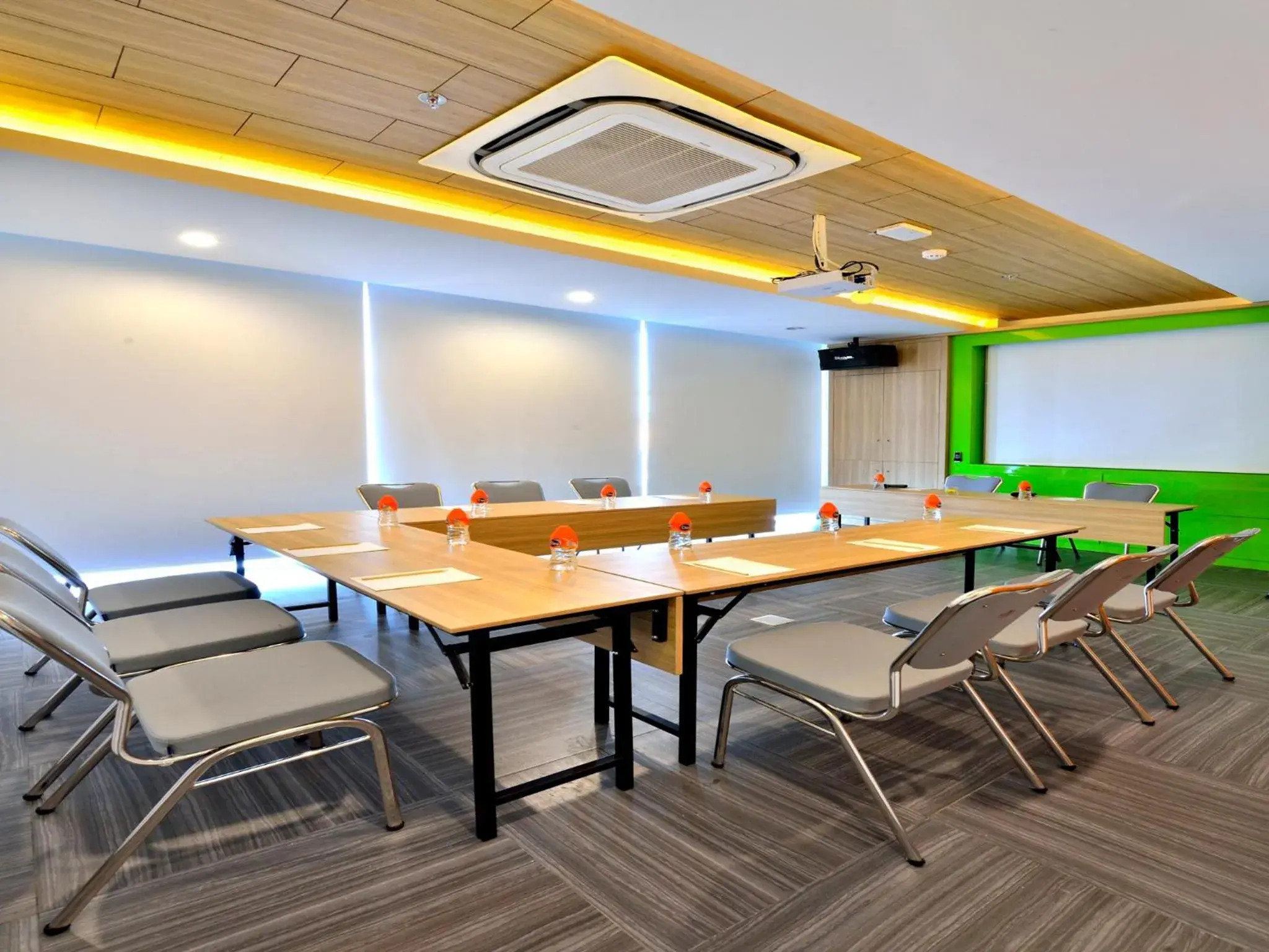 Meeting/conference room, Business Area/Conference Room in Pop Hotel Stasiun Kota Surabaya