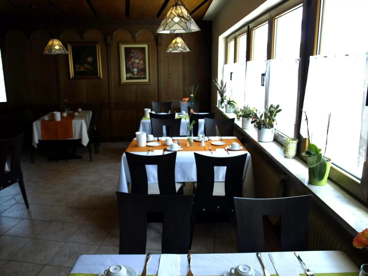 Restaurant/places to eat in Airport Hotel Filder Post