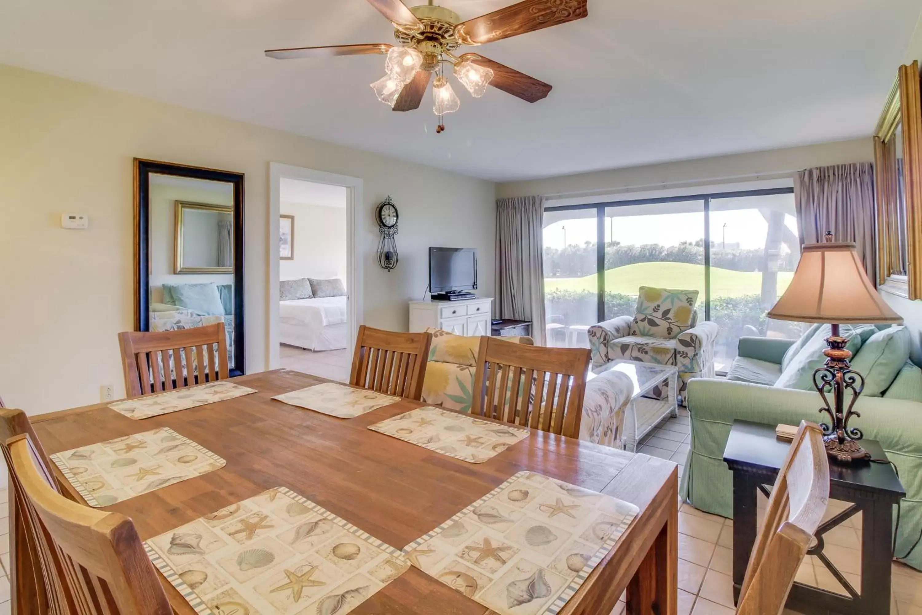 Dining Area in Edgewater Golf Villa #1206