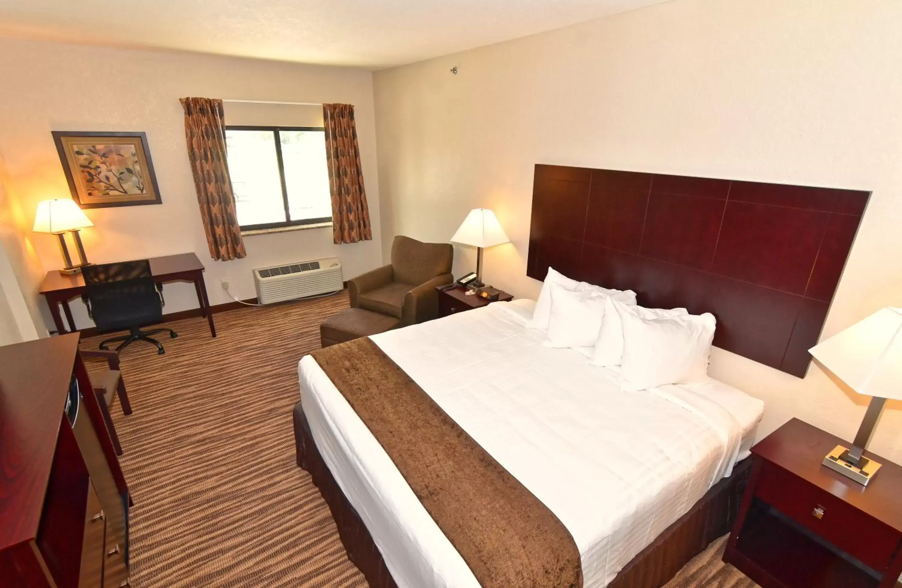 Bed in Cobblestone Inn & Suites - Clarion