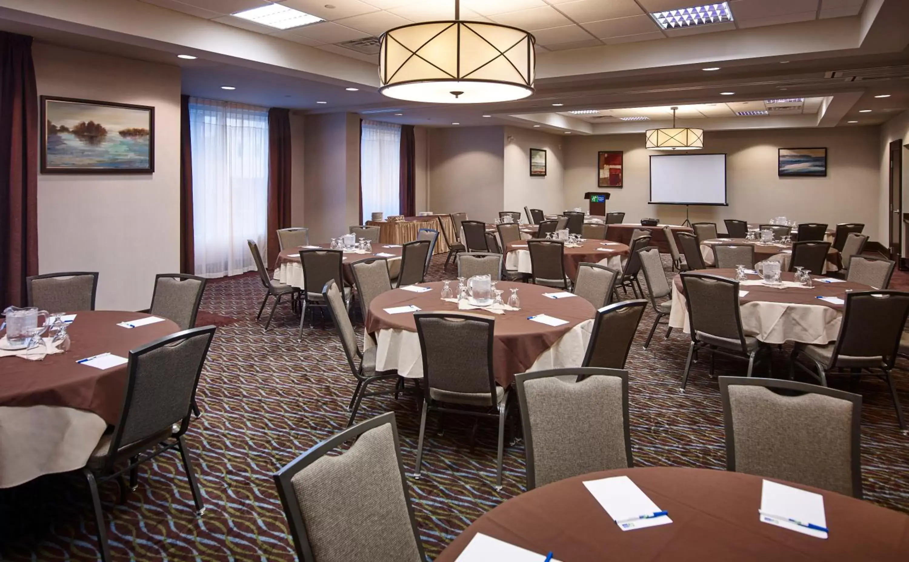 Meeting/conference room, Restaurant/Places to Eat in Holiday Inn Express and Suites Timmins, an IHG Hotel