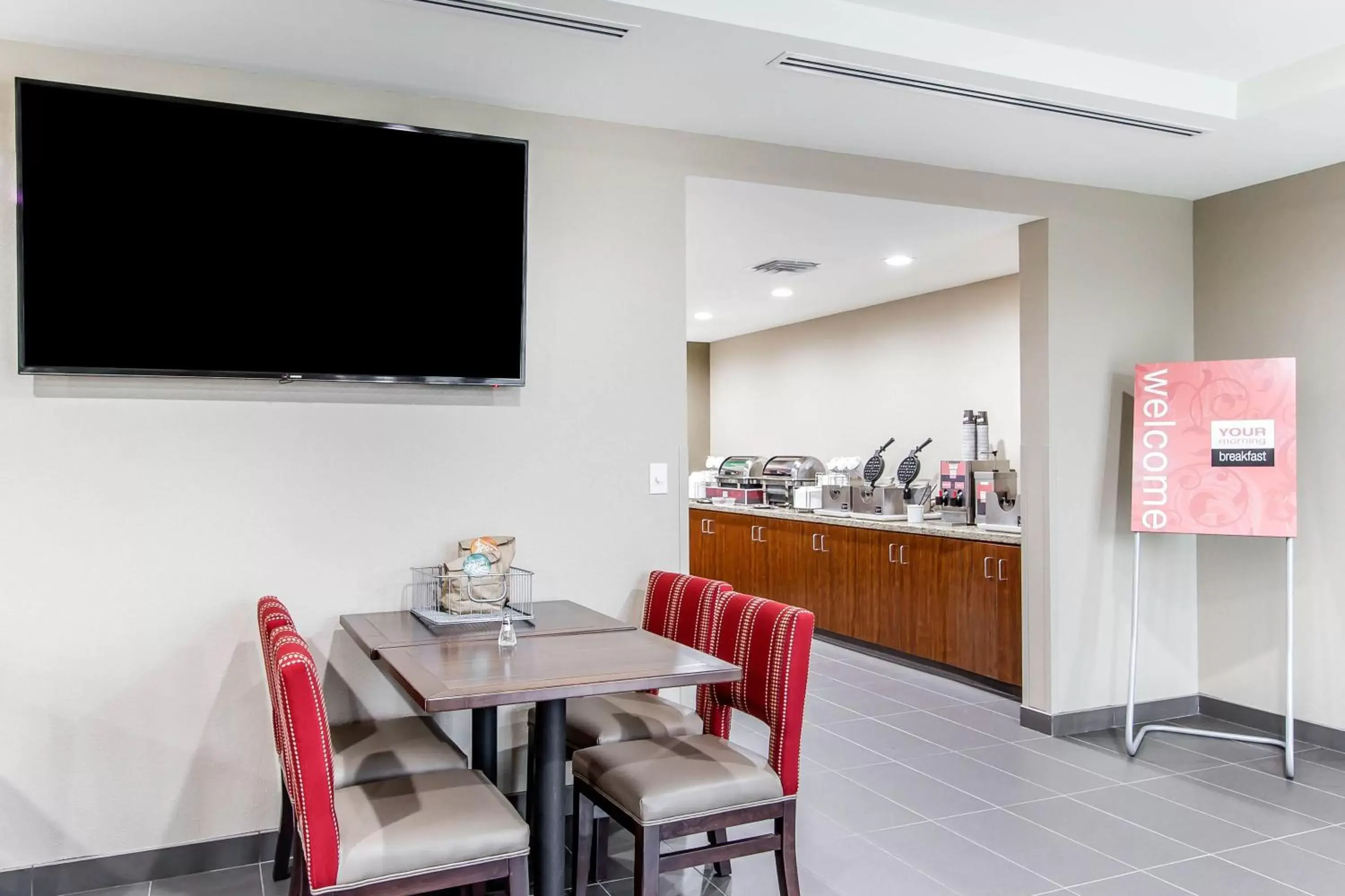 Food and drinks, Restaurant/Places to Eat in Comfort Suites West Omaha