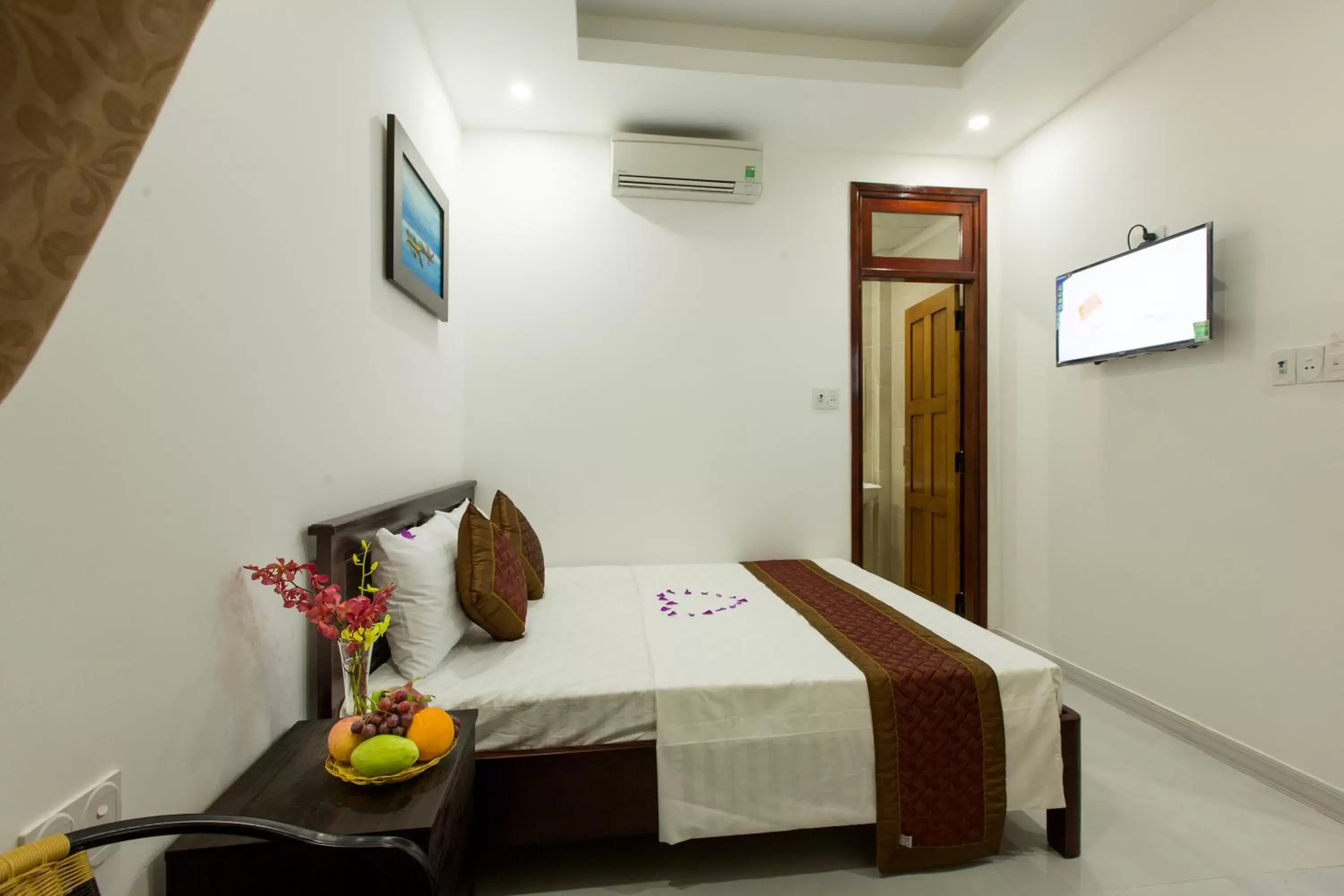 Bathroom, Bed in Golden Bee Homestay