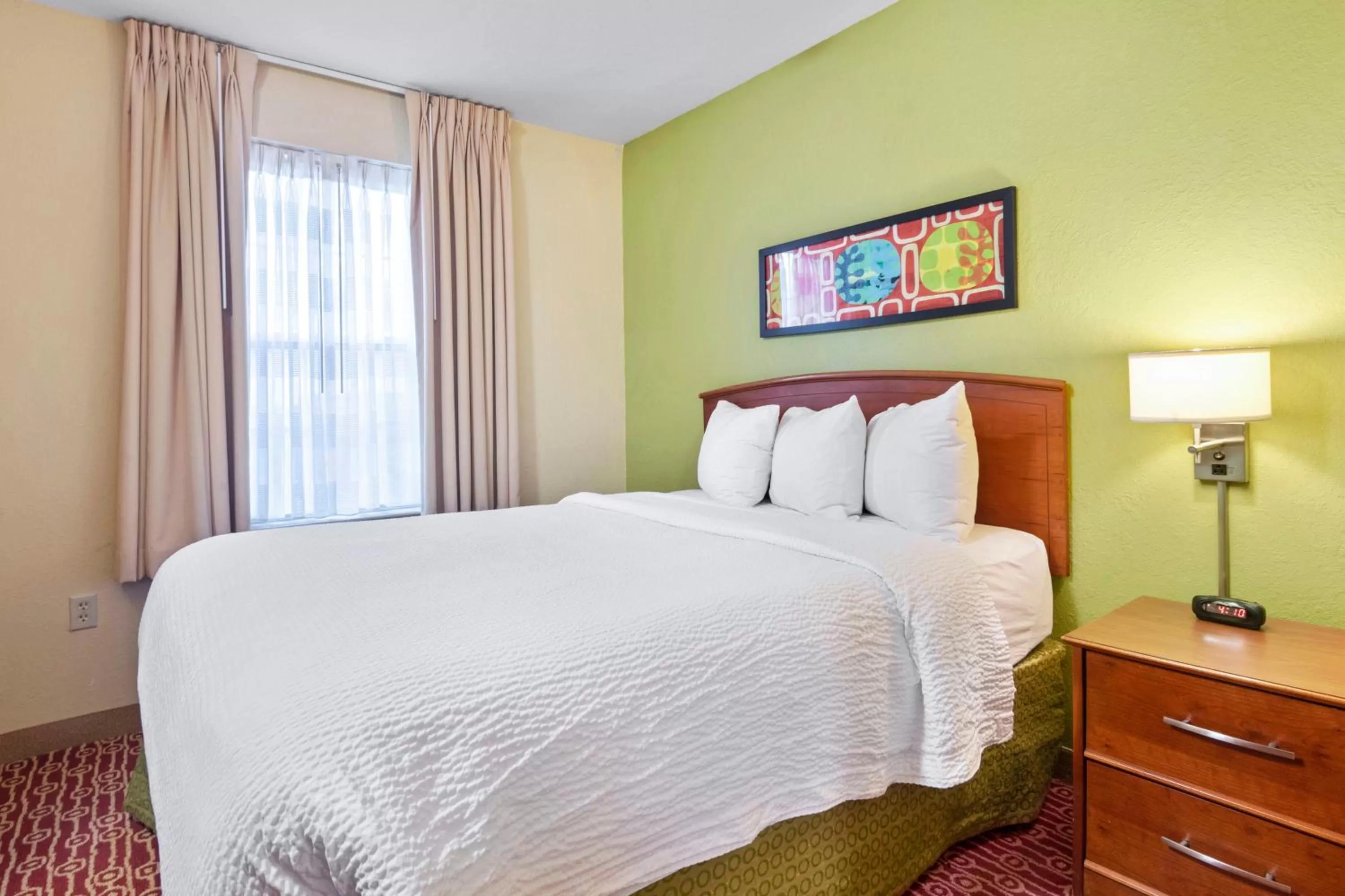 Bed in Extended Stay America Suites - Richmond - Glen Allen - Short Pump