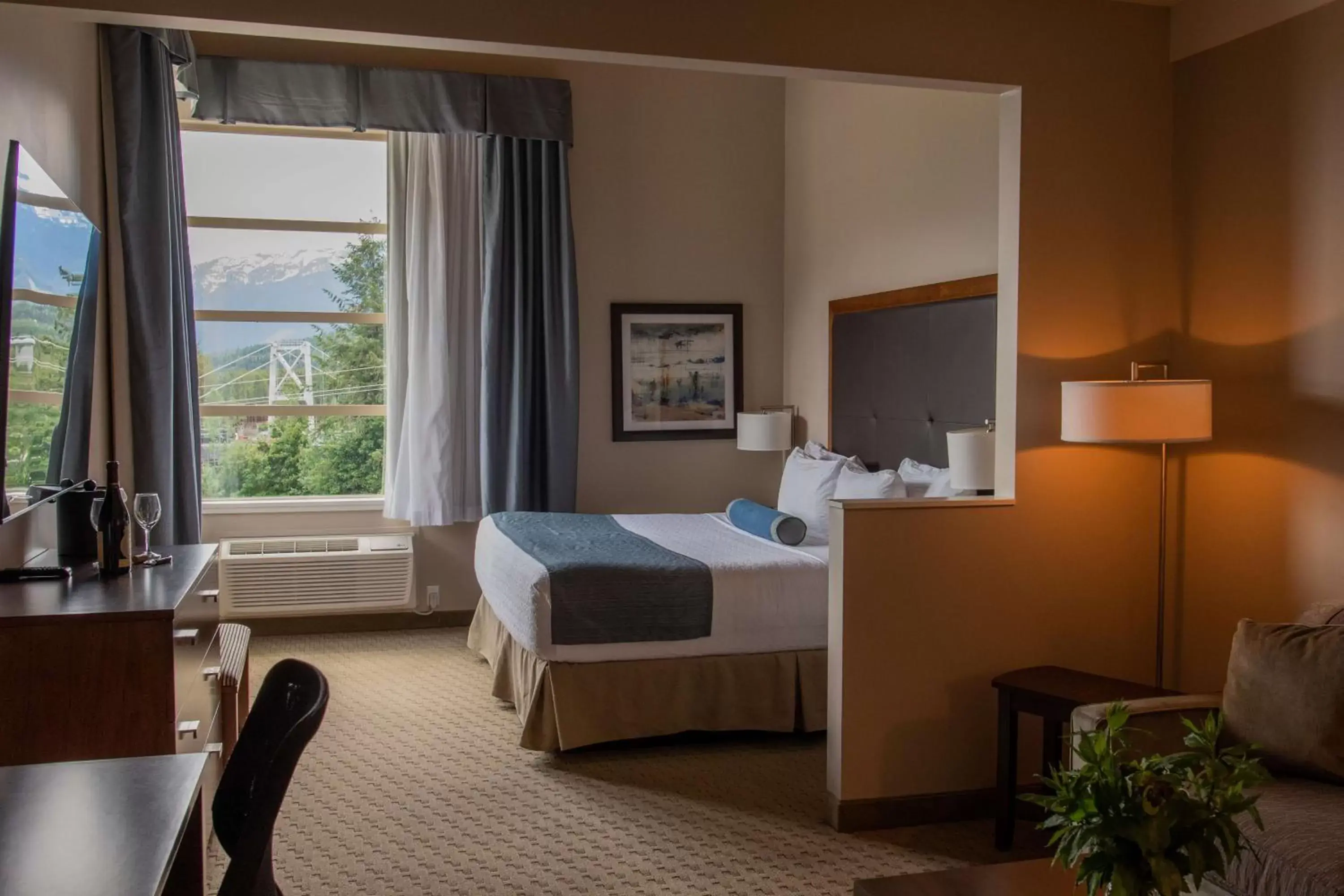 Bedroom, Bed in Best Western Plus Revelstoke