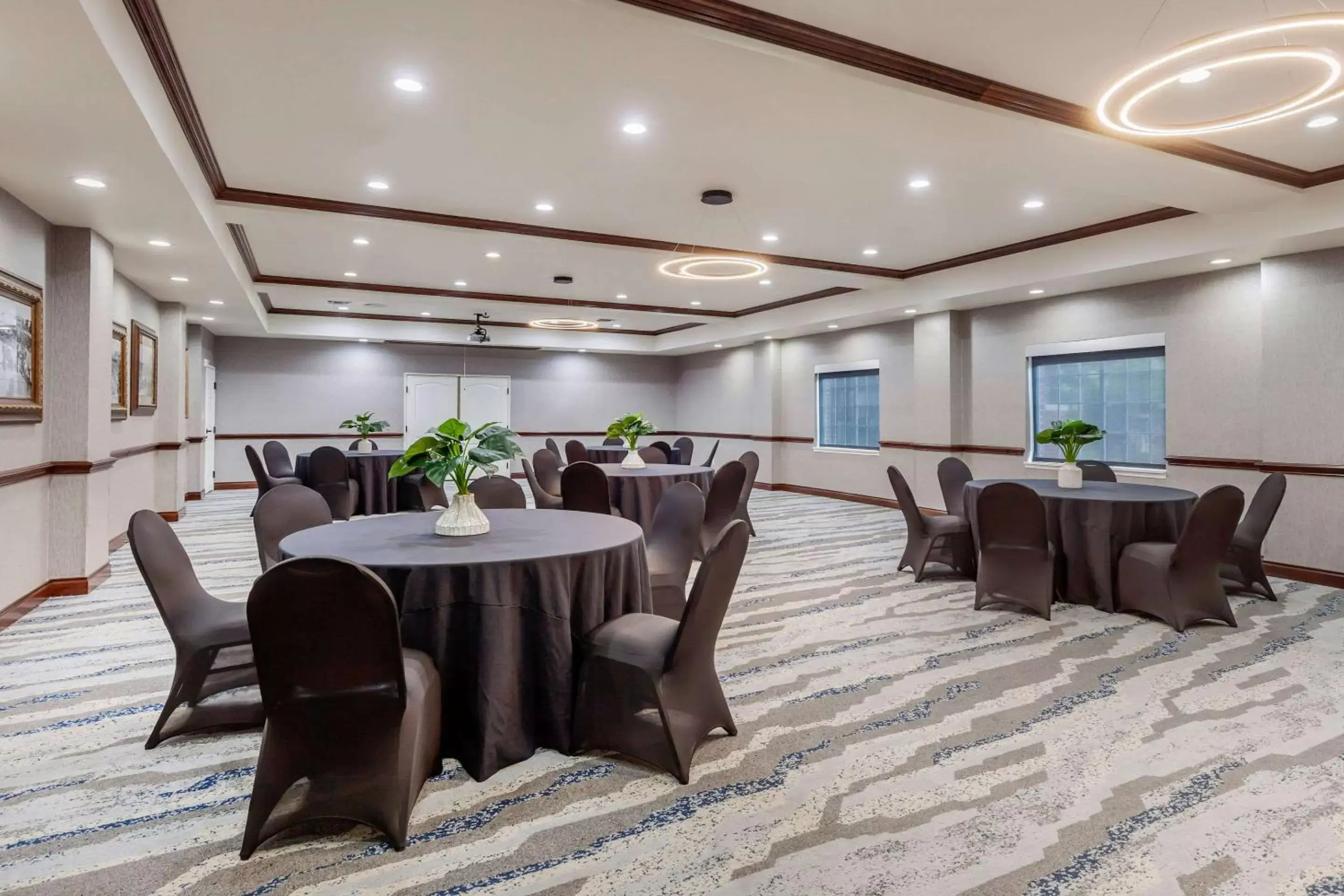 Banquet/Function facilities in Clarion Pointe Sulphur Springs