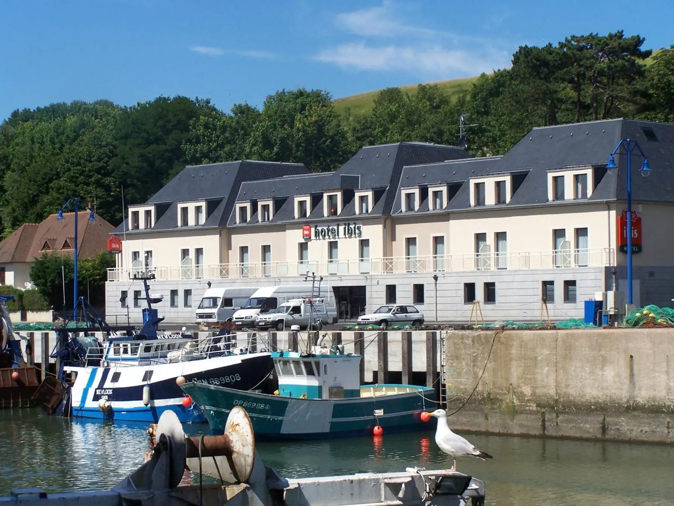 Facade/entrance, Property Building in ibis Bayeux Port En Bessin