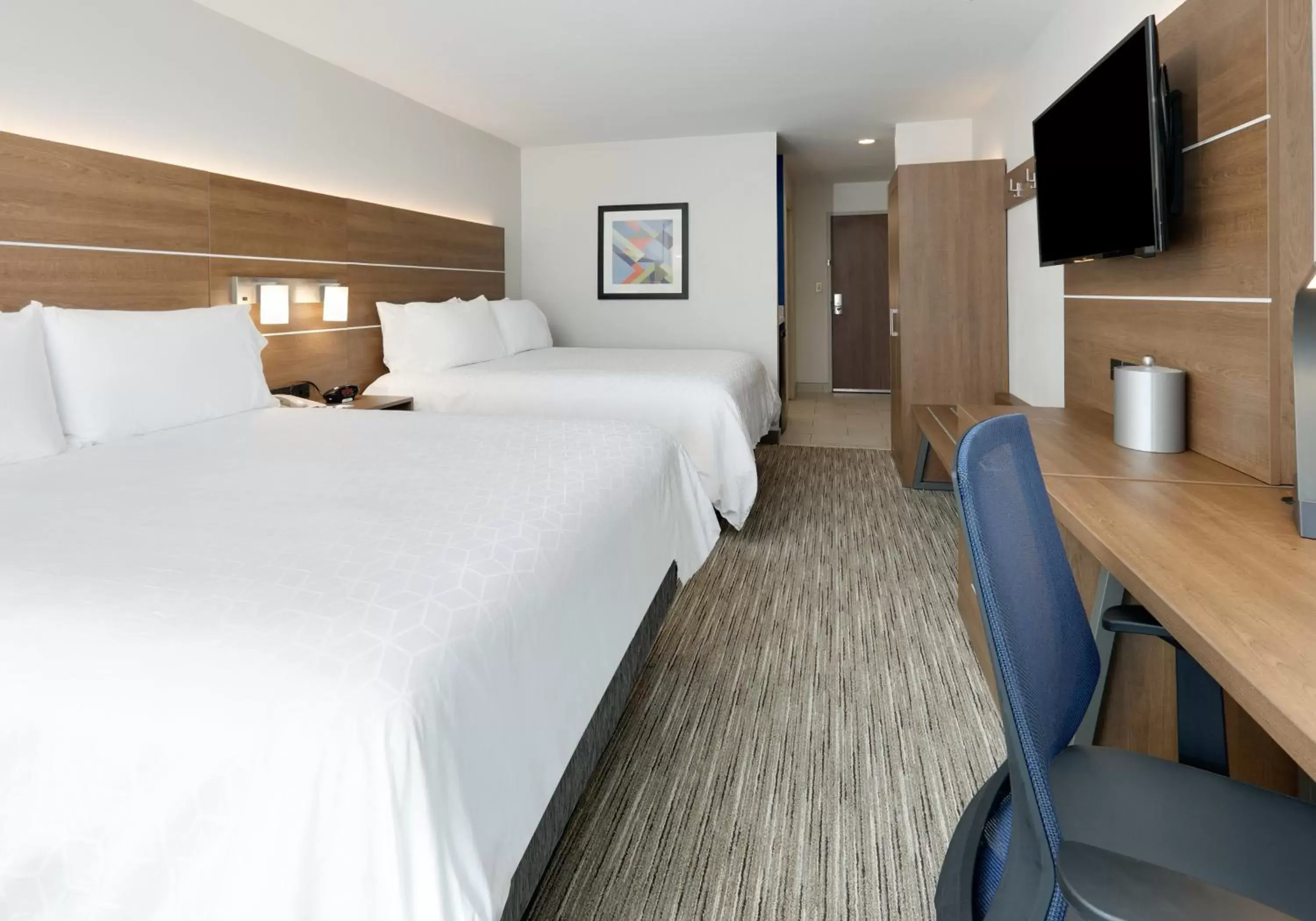 Photo of the whole room, Bed in Holiday Inn Express Northwest near Sea World, an IHG Hotel