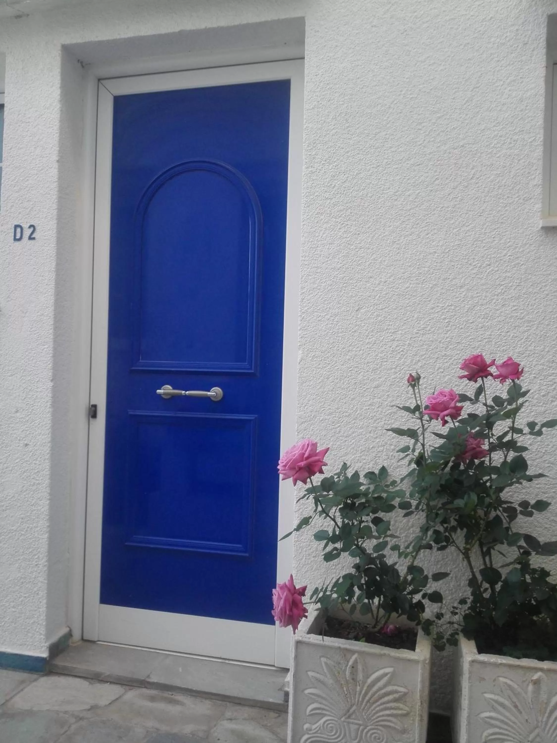 Garden, Facade/Entrance in Rania Studios