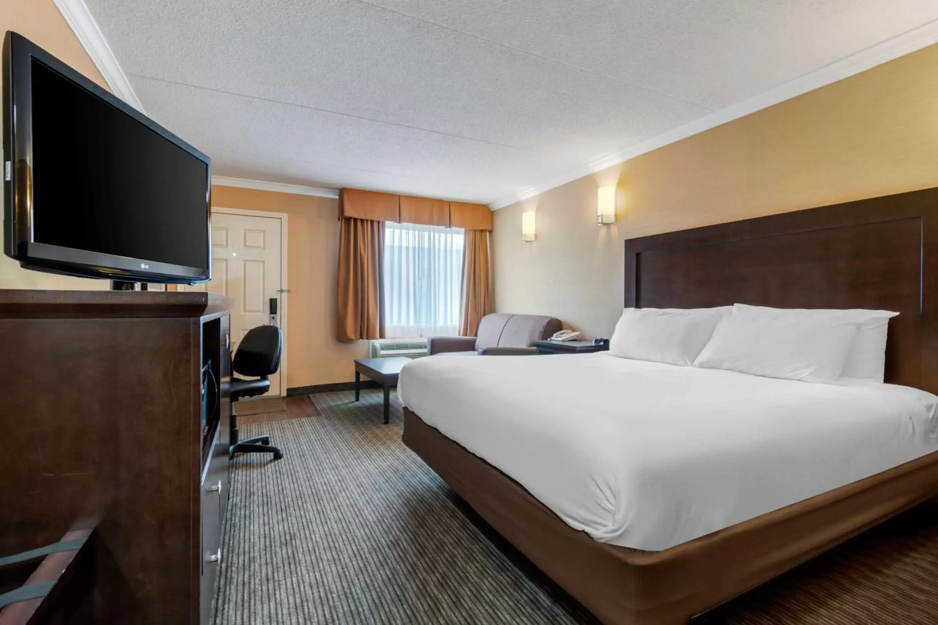 Bedroom, Bed in Best Western Plus Dryden Hotel and Conference Centre